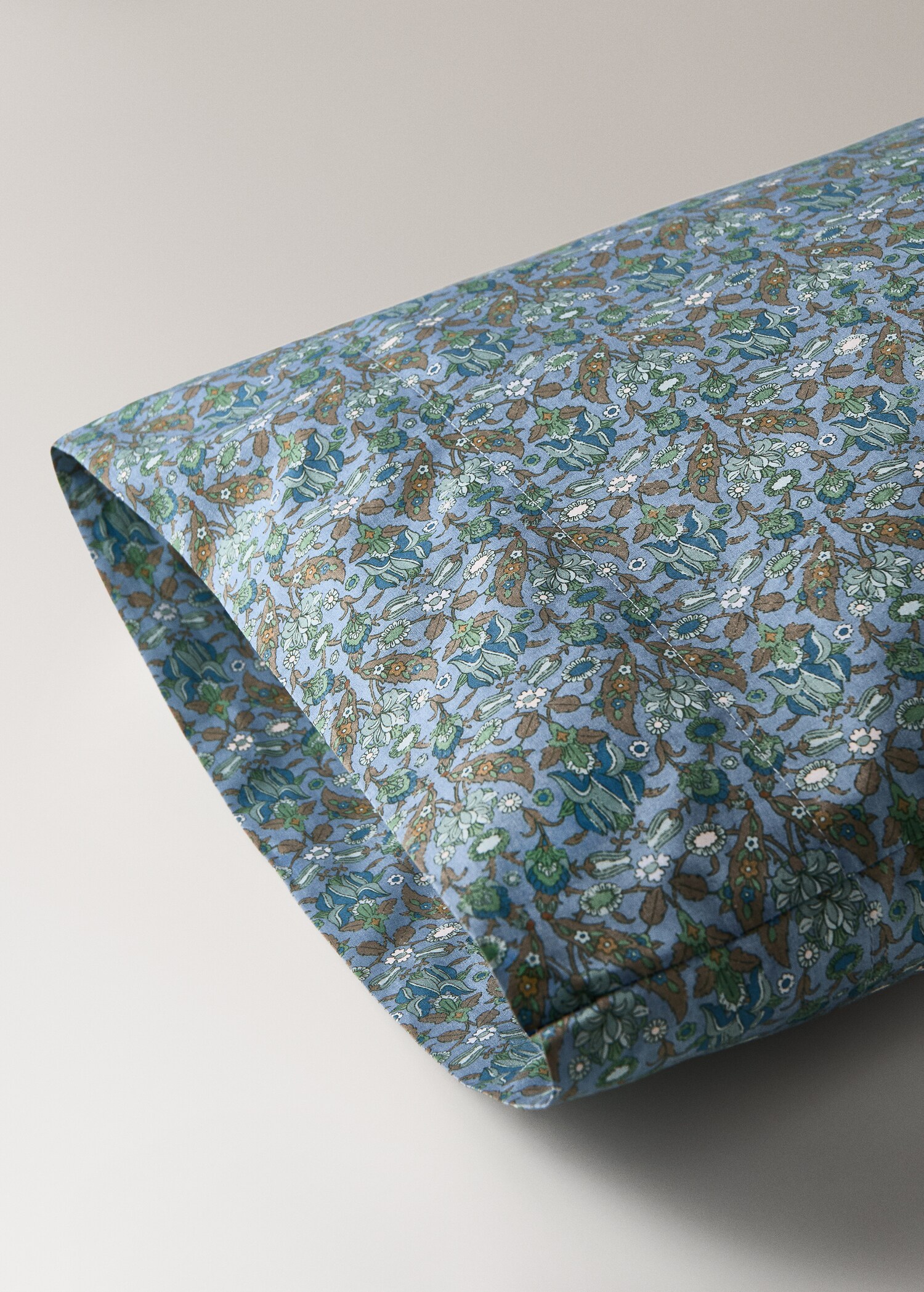 Pillow case lily - Details of the article 2