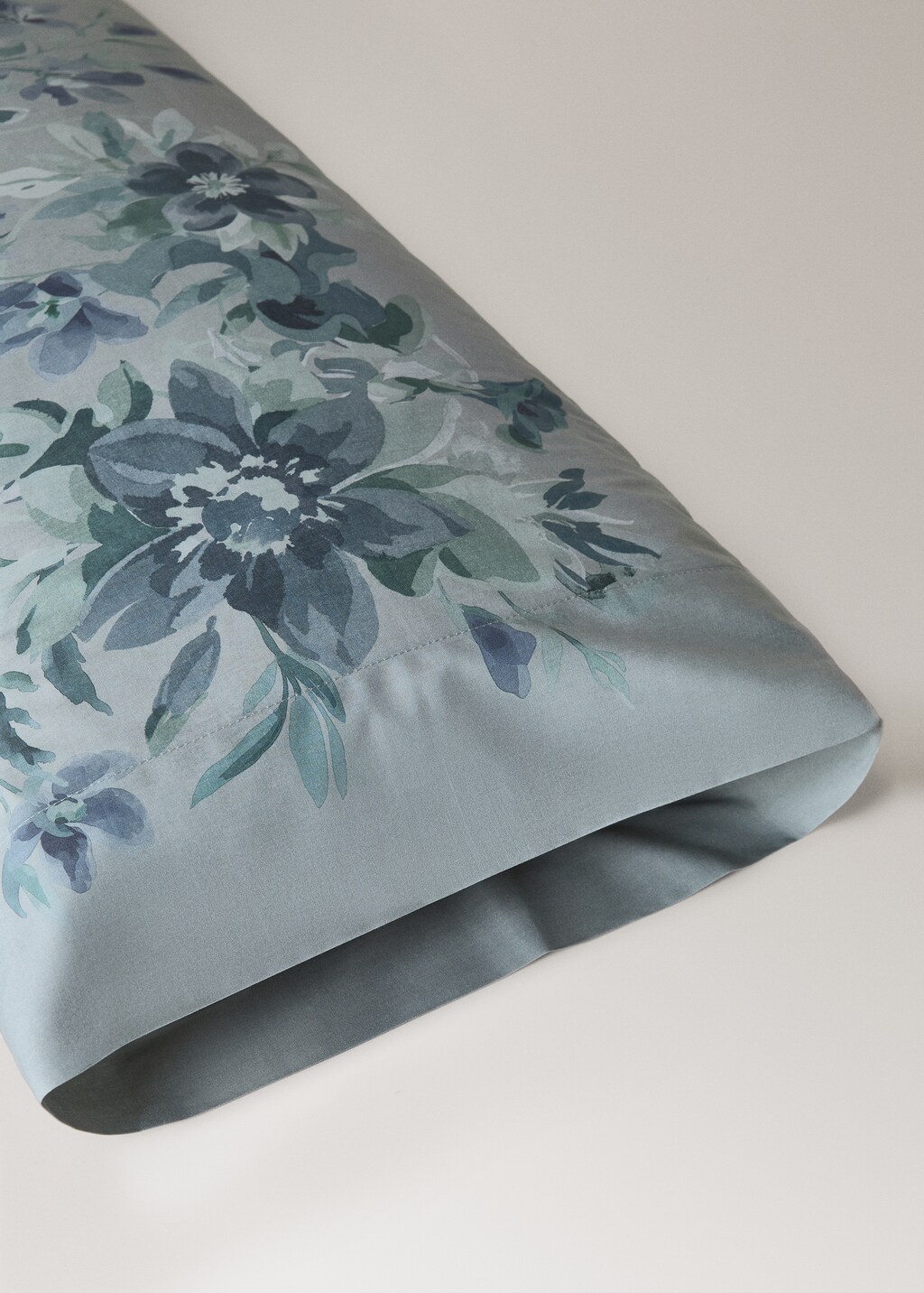 Percale cotton watercolour floral-print pillowcase 17.72x43.31