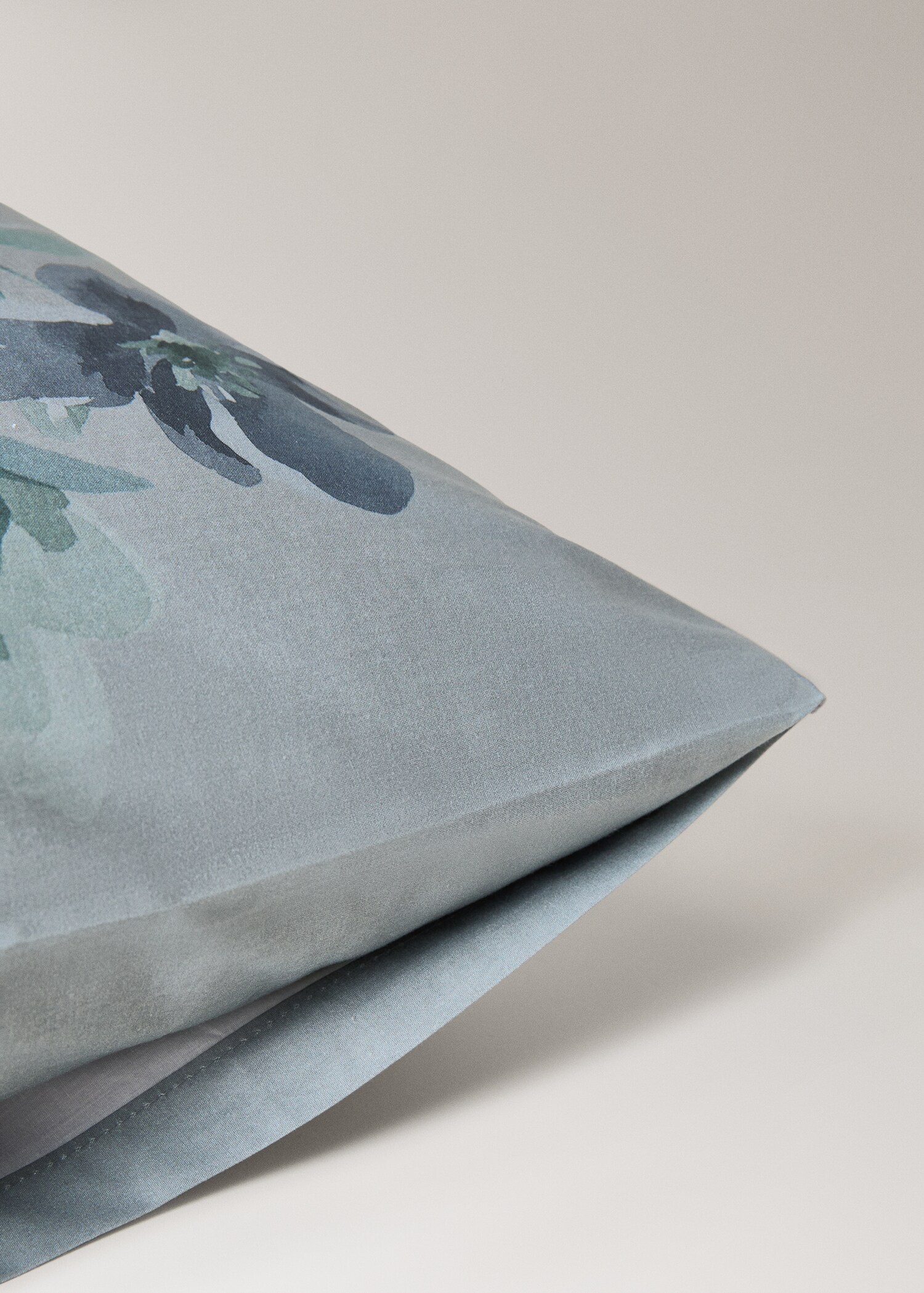 Watercolour floral print percale cotton pillowcase 50x75 cm - Details of the article 2