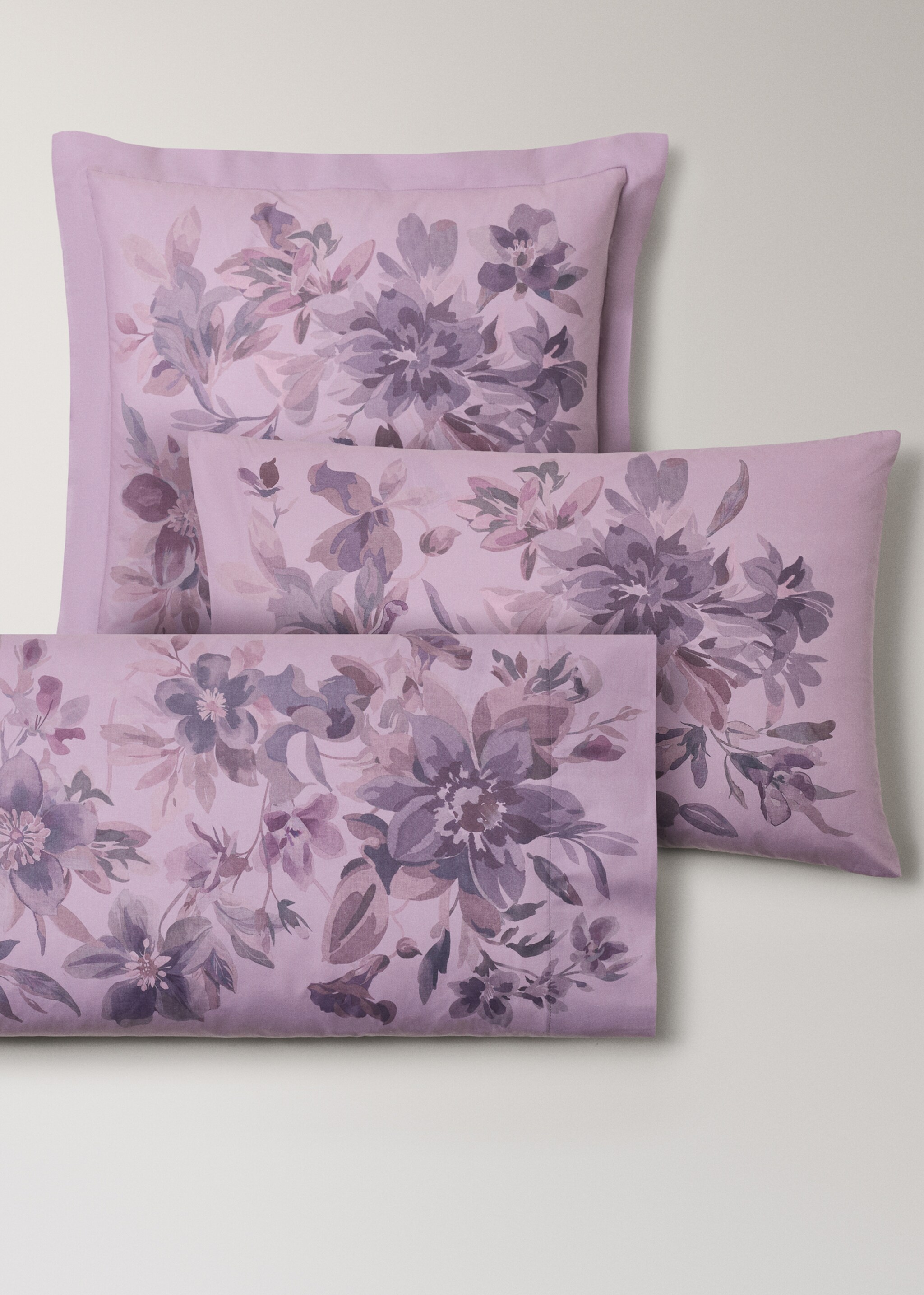 Percale cotton watercolour floral-print pillowcase 50x75 cm - Details of the article 4, Plum. Ref: 17011628-00.