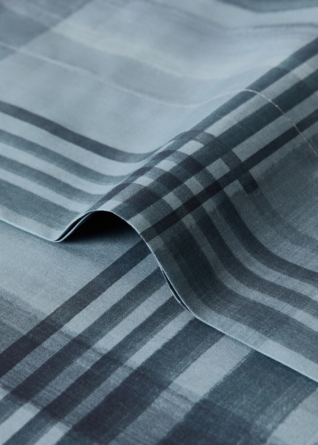 Percale cotton watercolour check-print pillowcase 17.7x43.3in