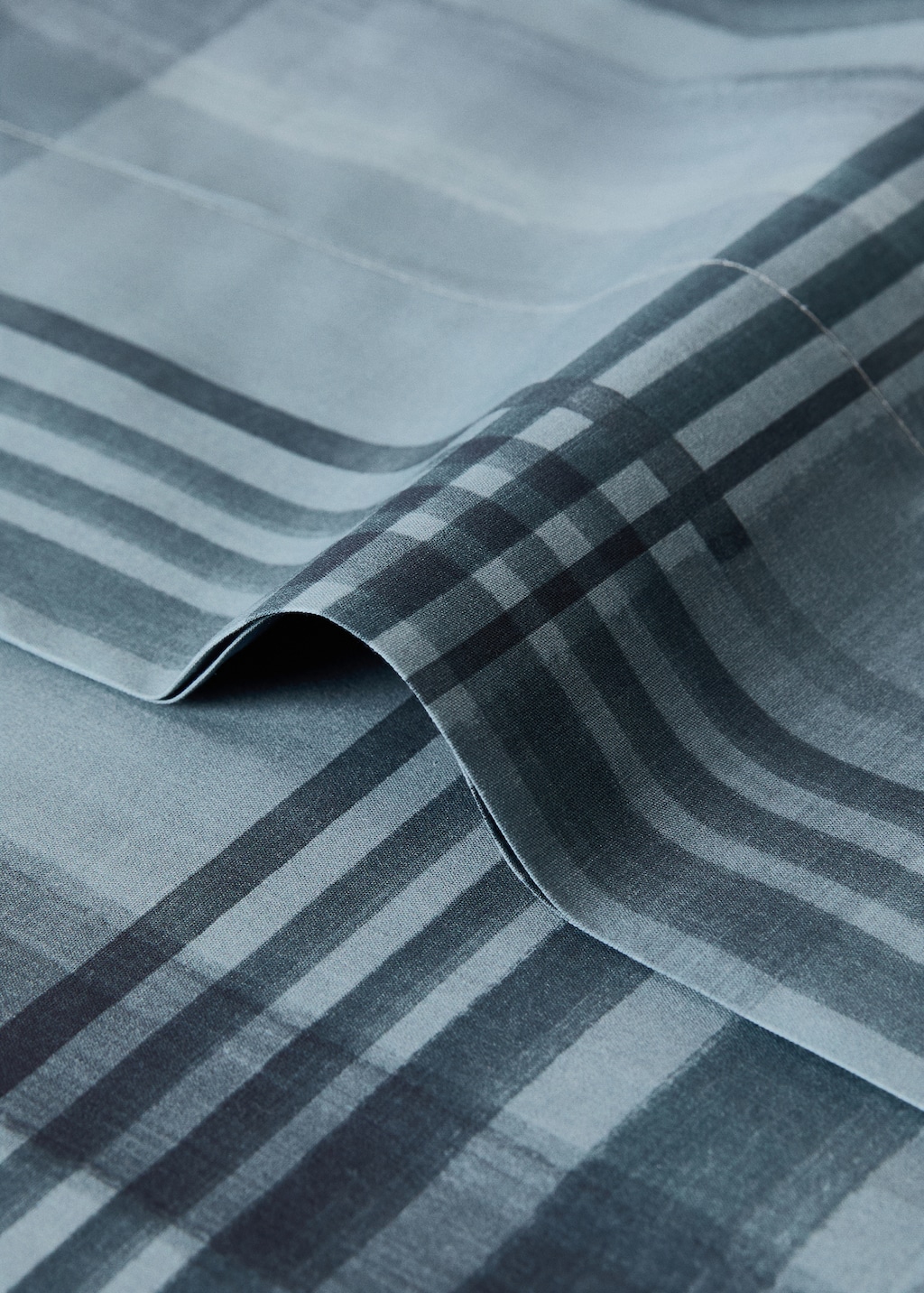 Percale cotton watercolour check-print pillowcase 17.7x43.3in