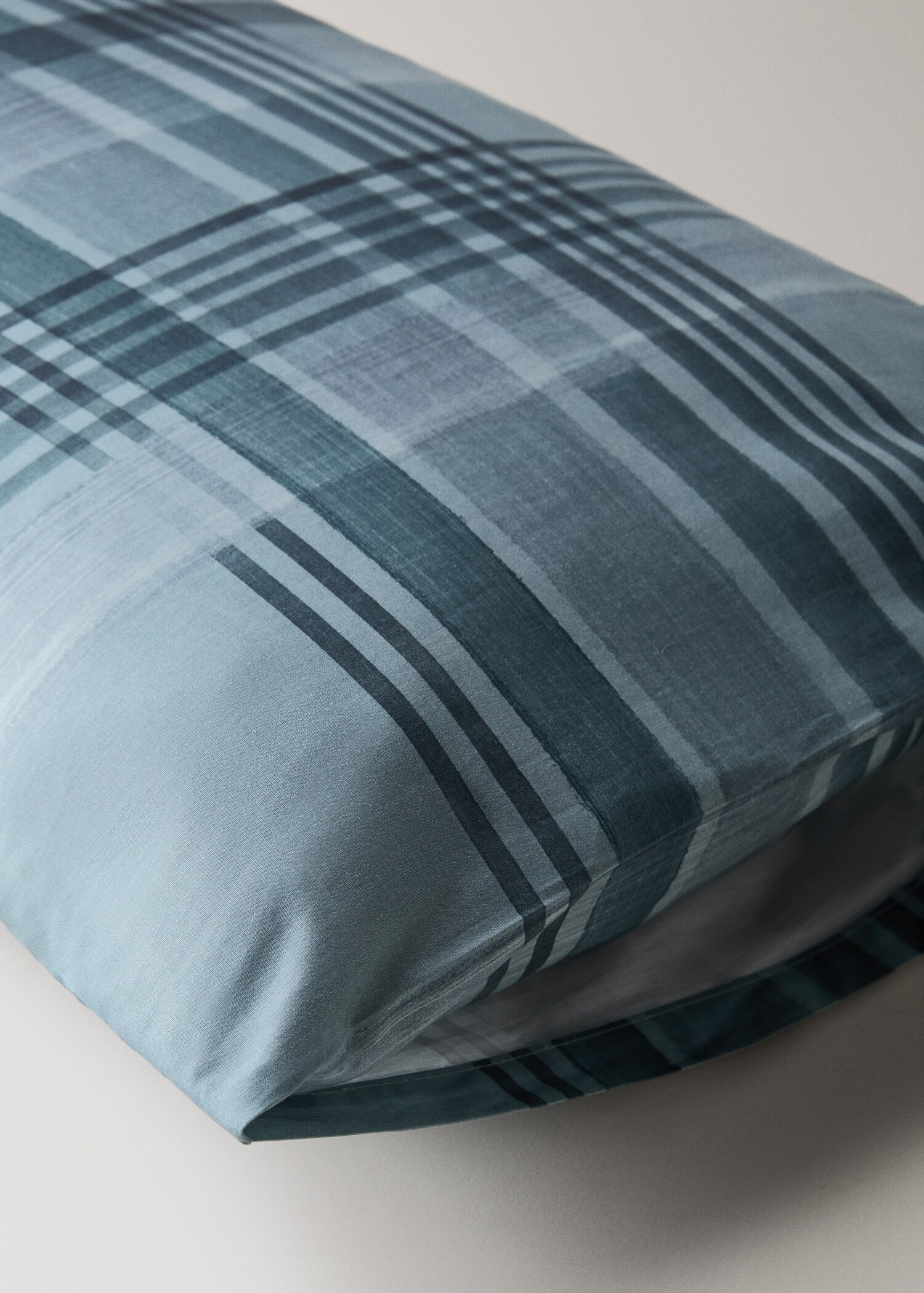 Watercolour check print percale cotton pillowcase 50x75 cm - Details of the article 2