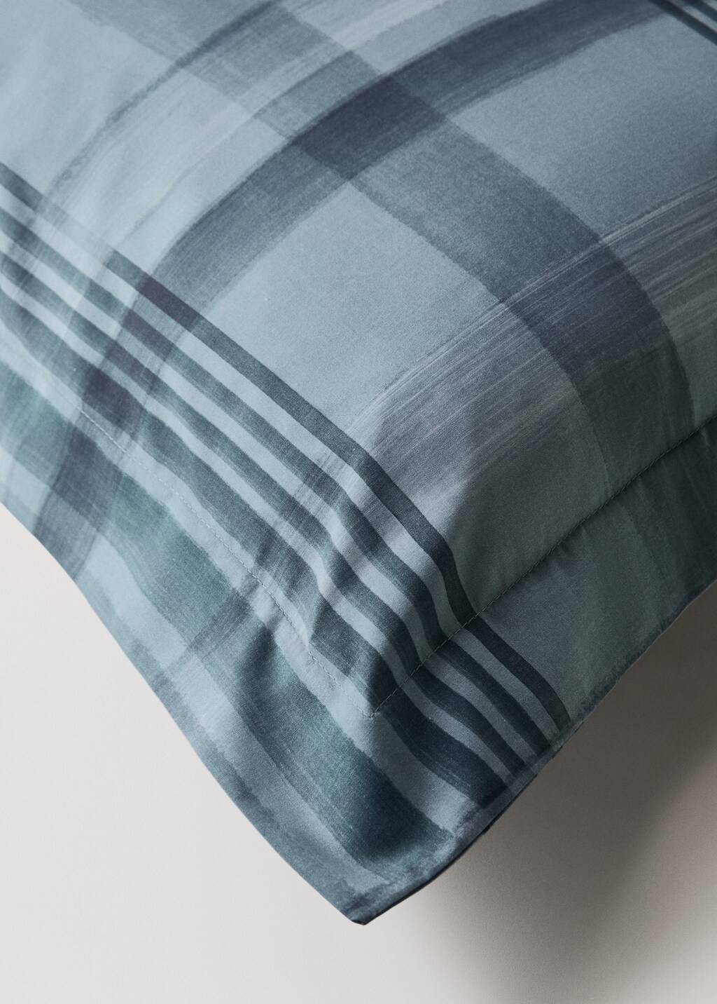 Percale cotton watercolor check-print pillowcase 60x60 cm