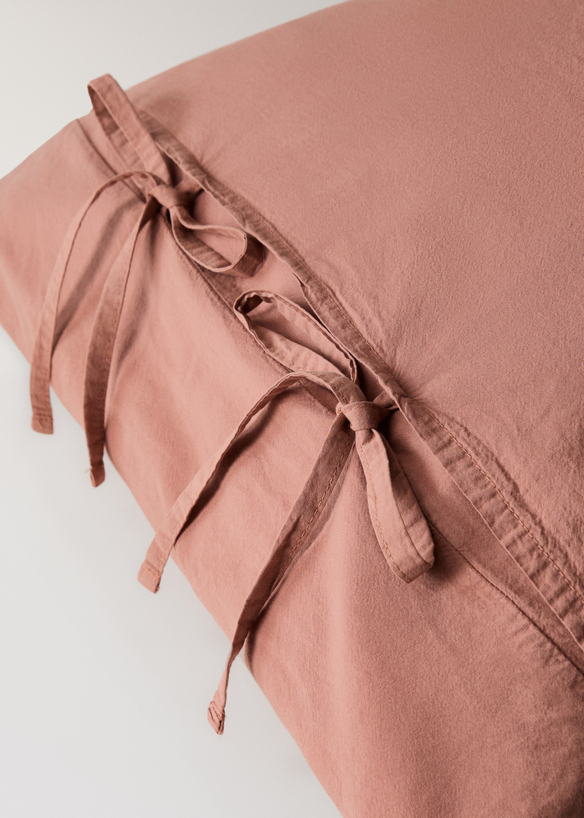 Kopfkissenbezug aus gewaschener Baumwolle mit Schleifen 45 x 110 cm - Detail des Artikels 1