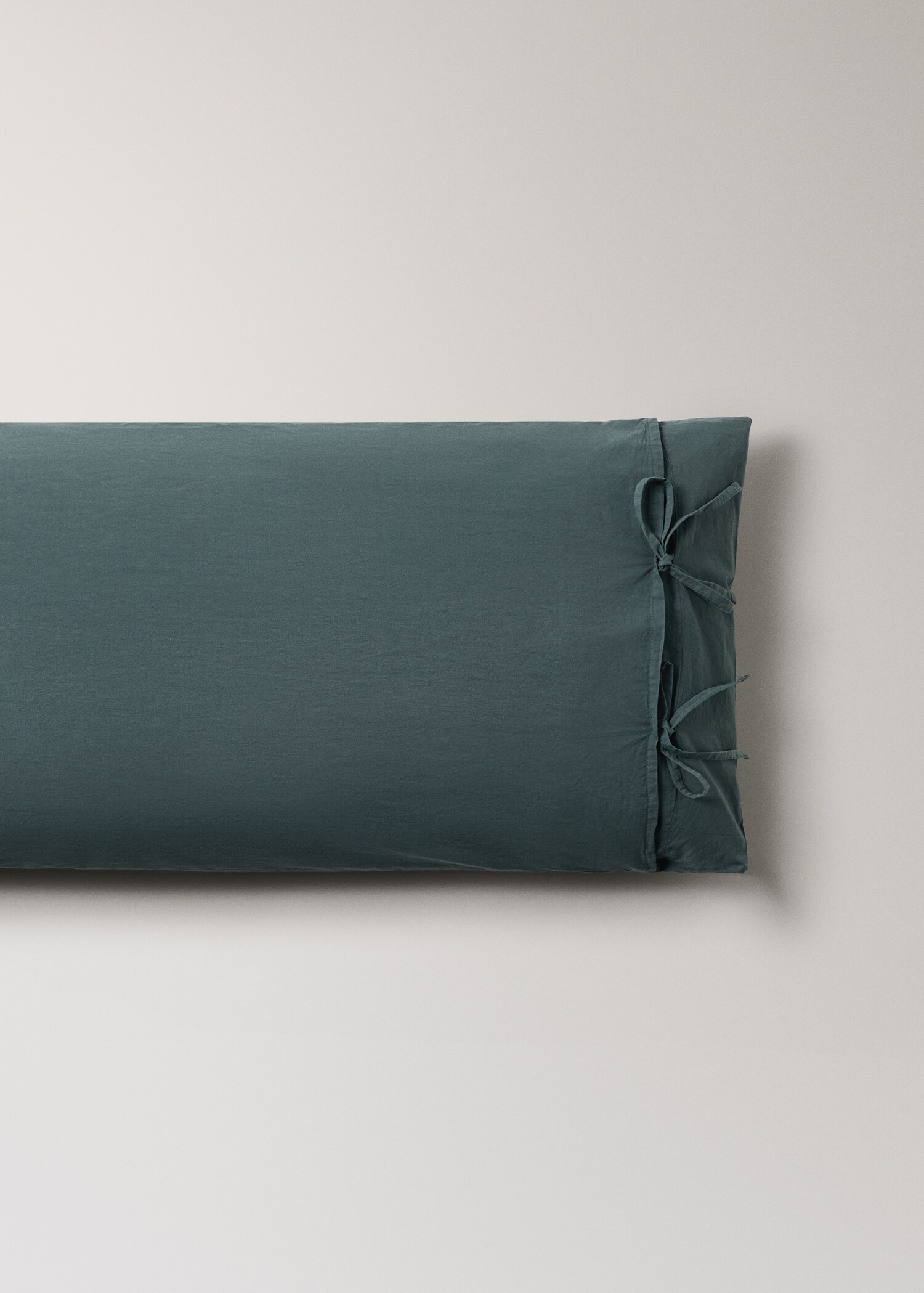 Kopfkissenbezug aus gewaschener Baumwolle mit Schleifen 45 x 110 cm - Detail des Artikels 3