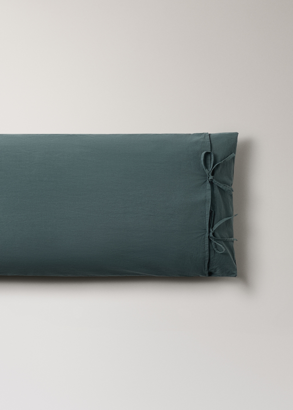 Washed cotton pillowcase with ties 45x110 cm