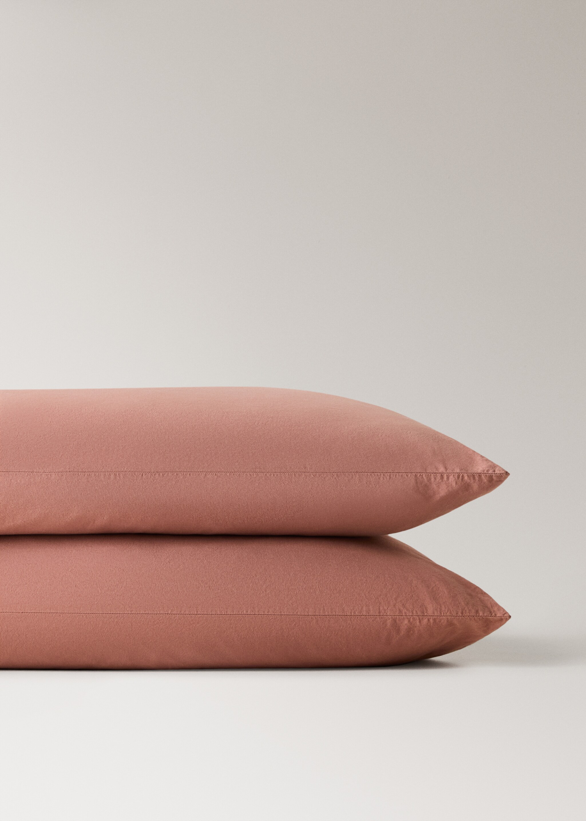 Two washed cotton pillowcases with ties 50x75 cm - Details of the article 3