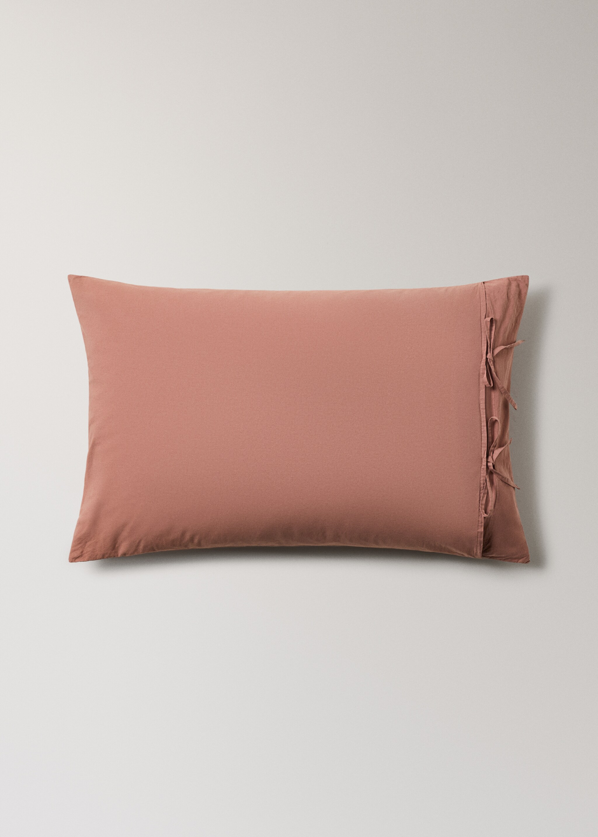 Two washed cotton pillowcases with ties 50x75 cm - Details of the article 4