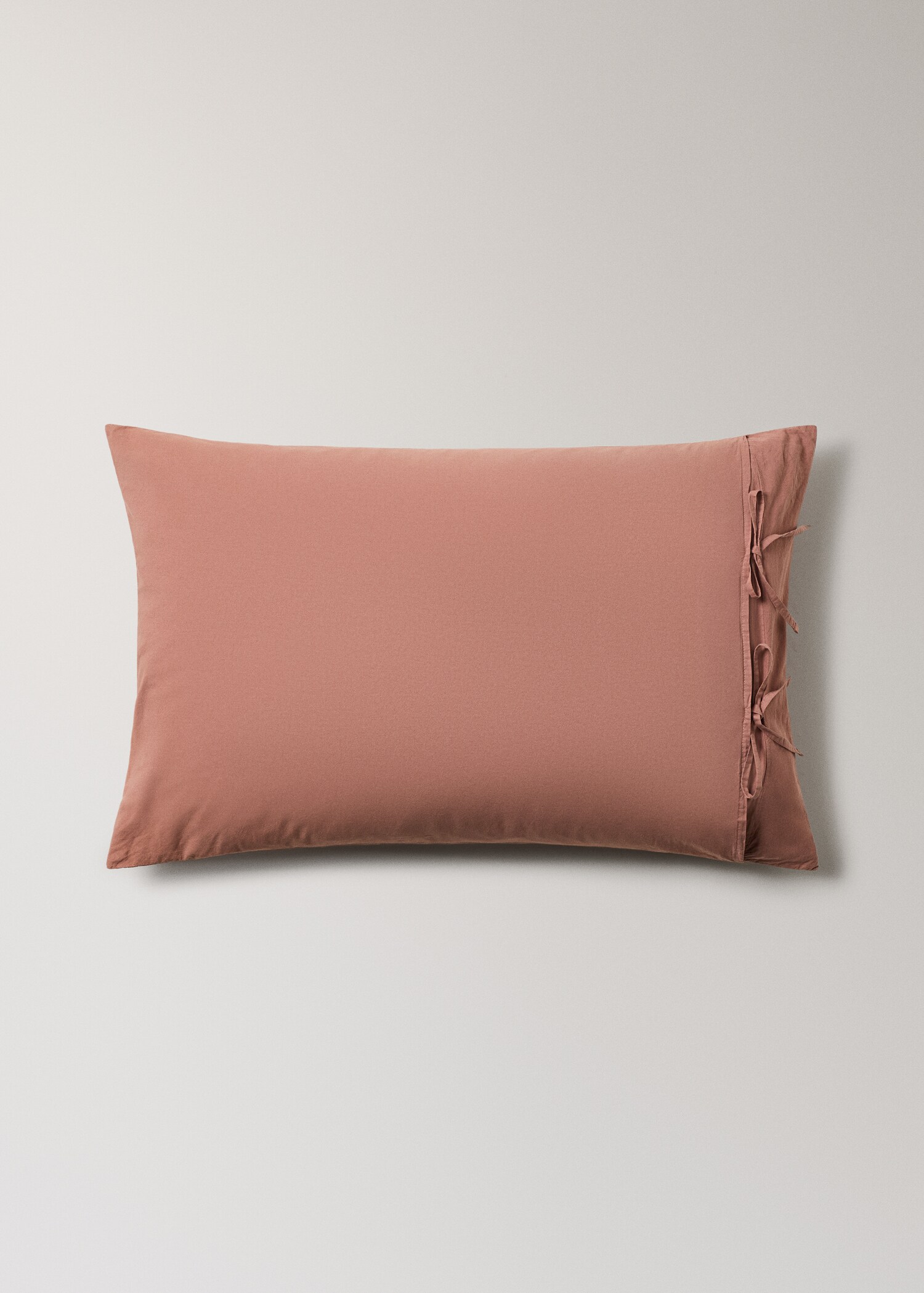 Two washed cotton pillowcases with ties 50x75 cm - Details of the article 4