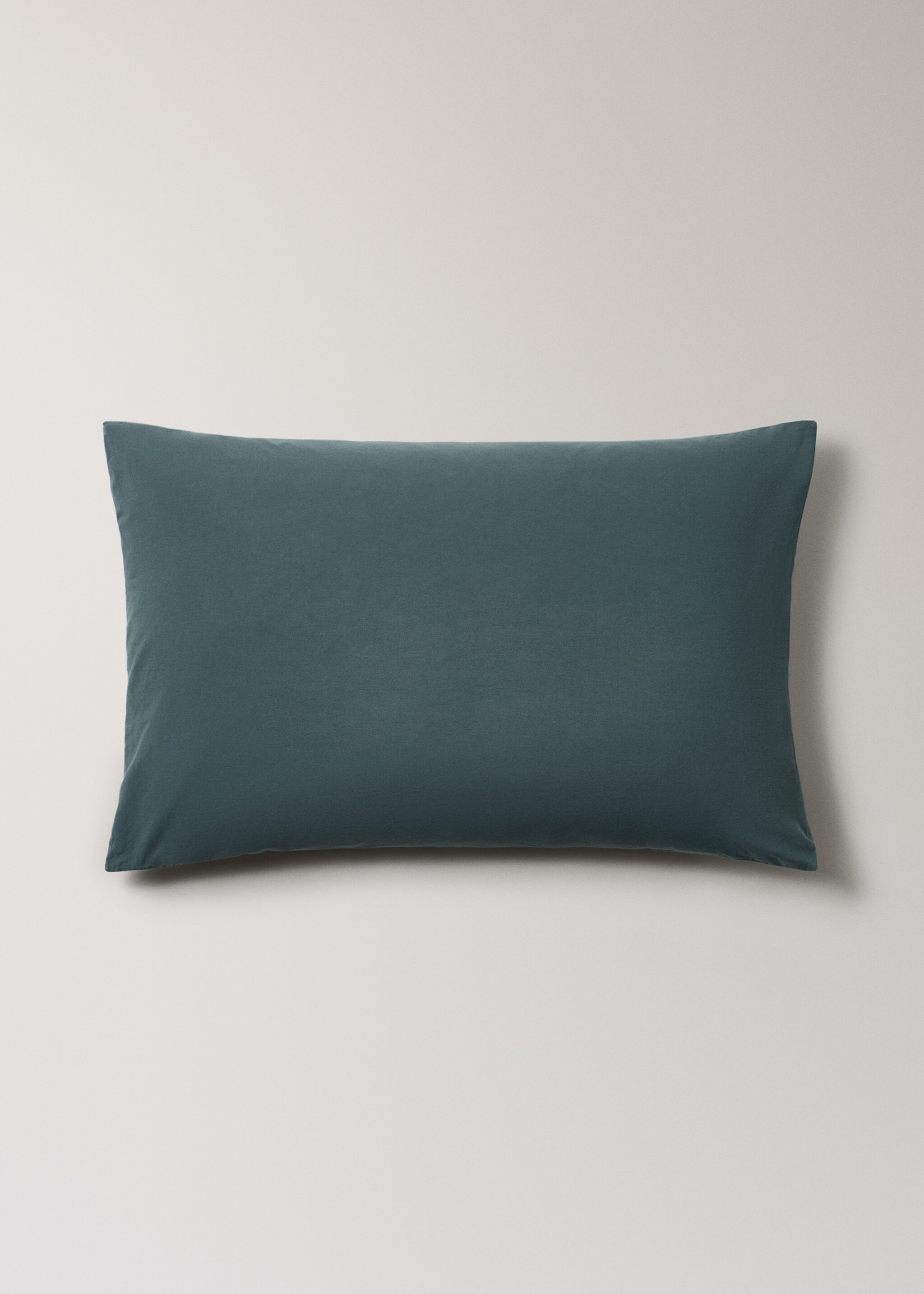 Zwei Kopfkissenbezüge aus gewaschener Baumwolle mit Schleifen, 50 x 75 cm - Artikel ohne Model, Tintenblau. Ref: 17011637-00.