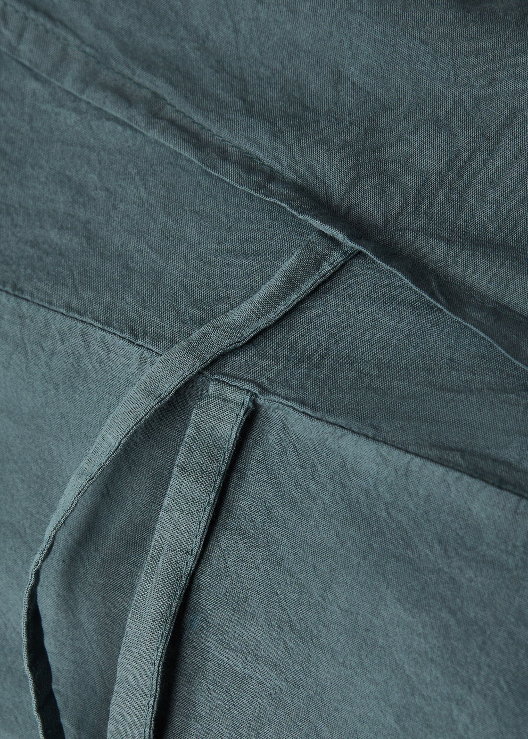 Zwei Kopfkissenbezüge aus gewaschener Baumwolle mit Schleifen, 50 x 75 cm - Detail des Artikels 2, Tintenblau. Ref: 17011637-00.