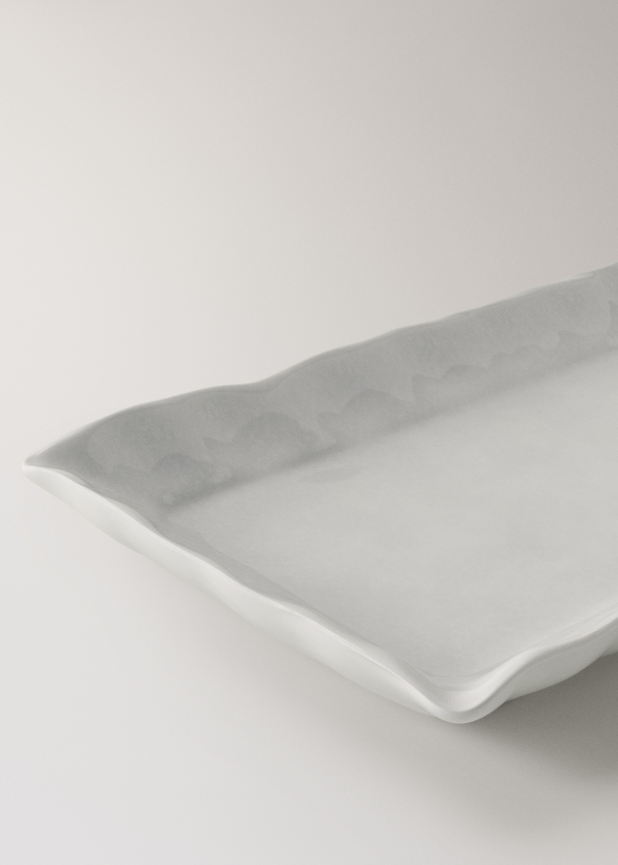 Earthenware tray with corrugated finish - Details of the article 2