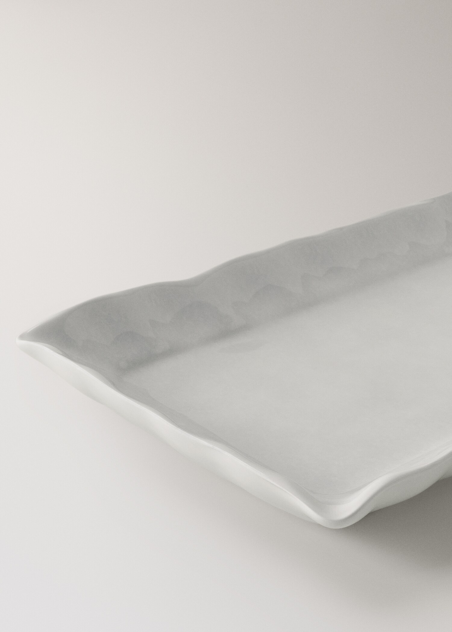 Earthenware tray with corrugated finish - Details of the article 2