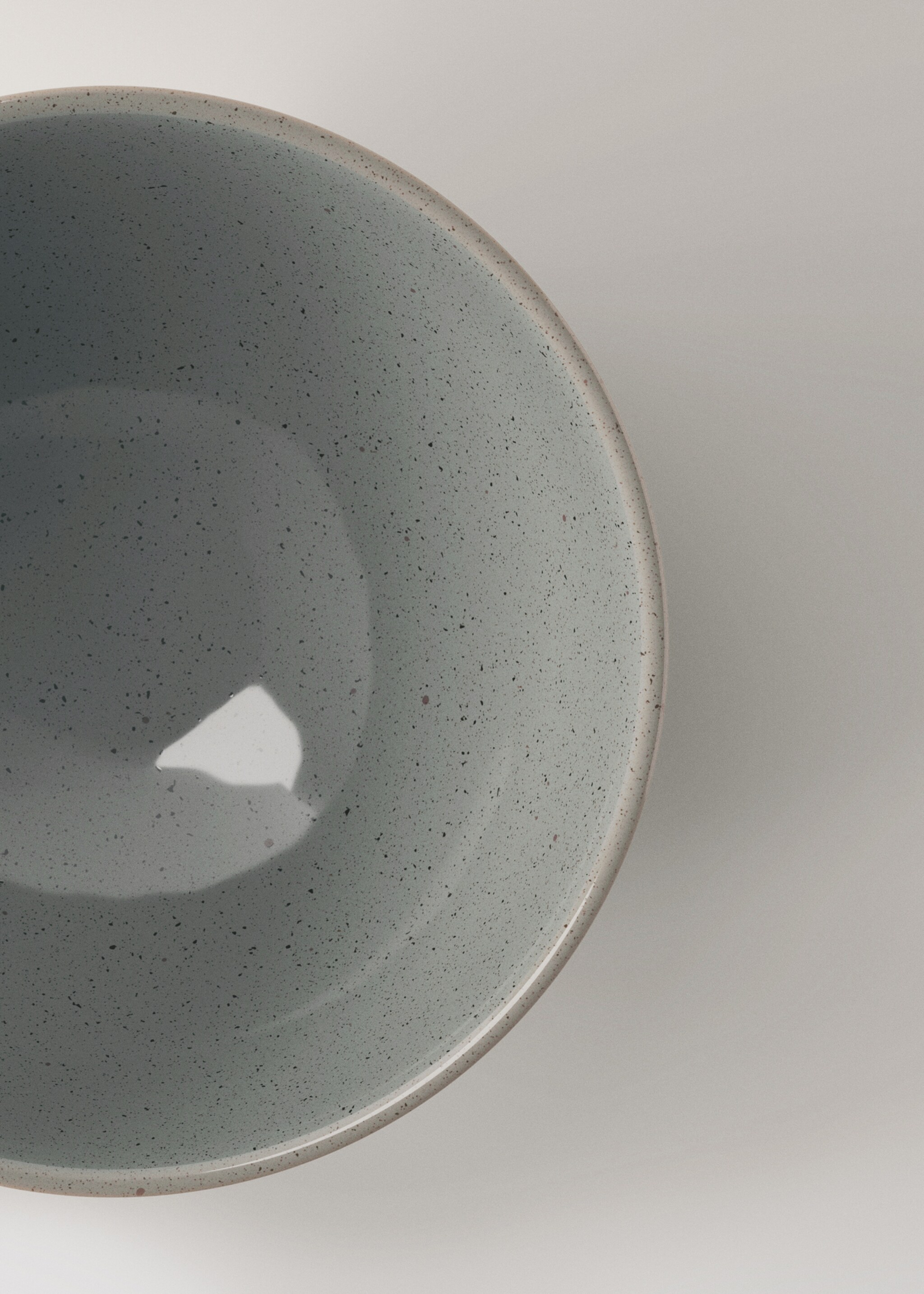 Stoneware serving dish with spots - Details of the article 2, Dark Grey. Ref: 17012042-00.