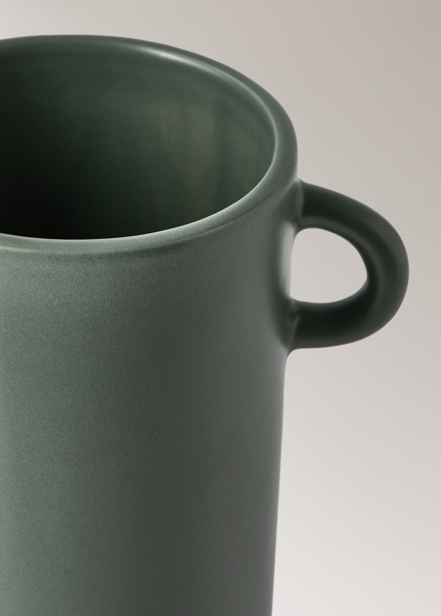 Cylindrical earthenware vase with handles - Details of the article 1