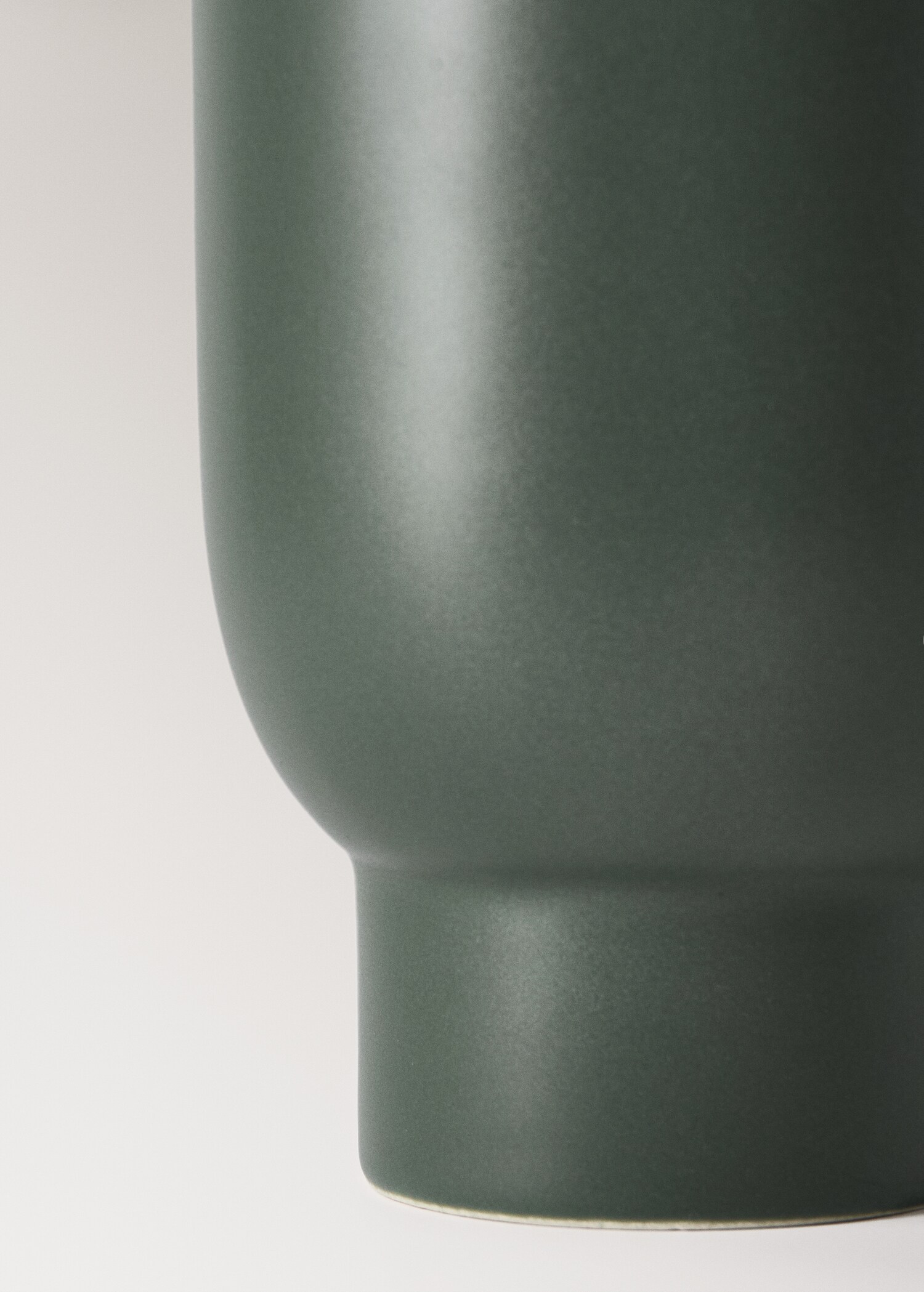 Cylindrical earthenware vase with handles - Details of the article 2