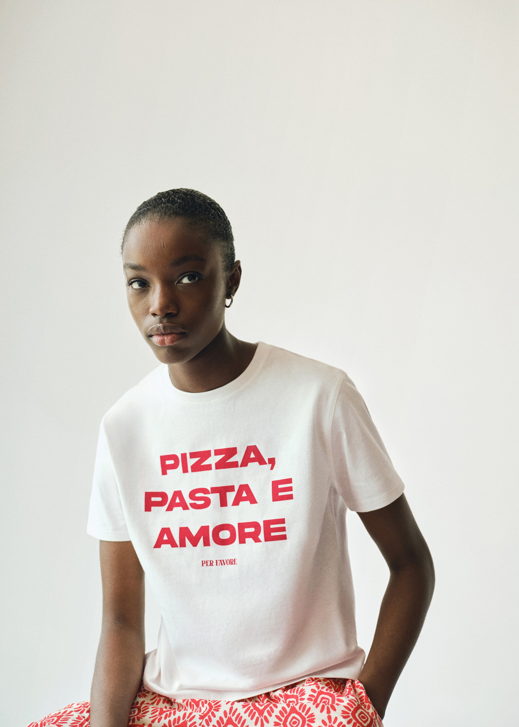 T-shirt estampada de manda curta - Plano médio
