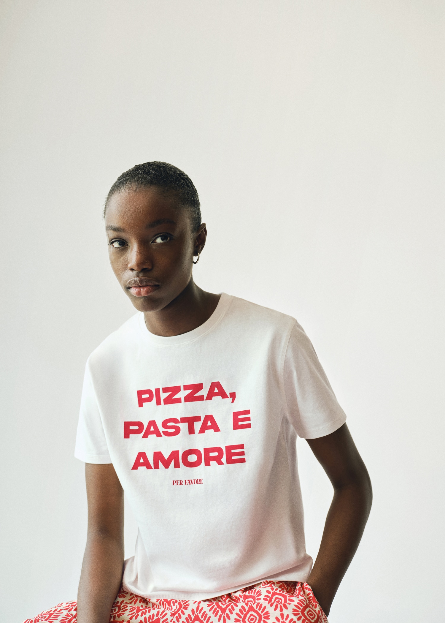 T-shirt estampada de manda curta - Plano médio
