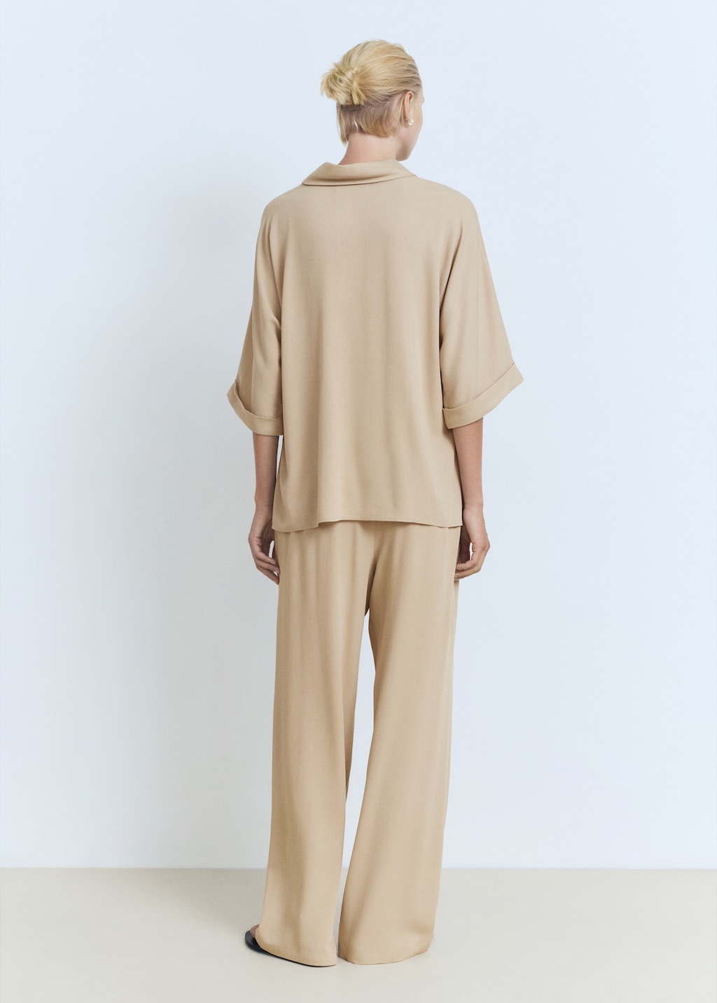 Straight-fit pants with elastic waist