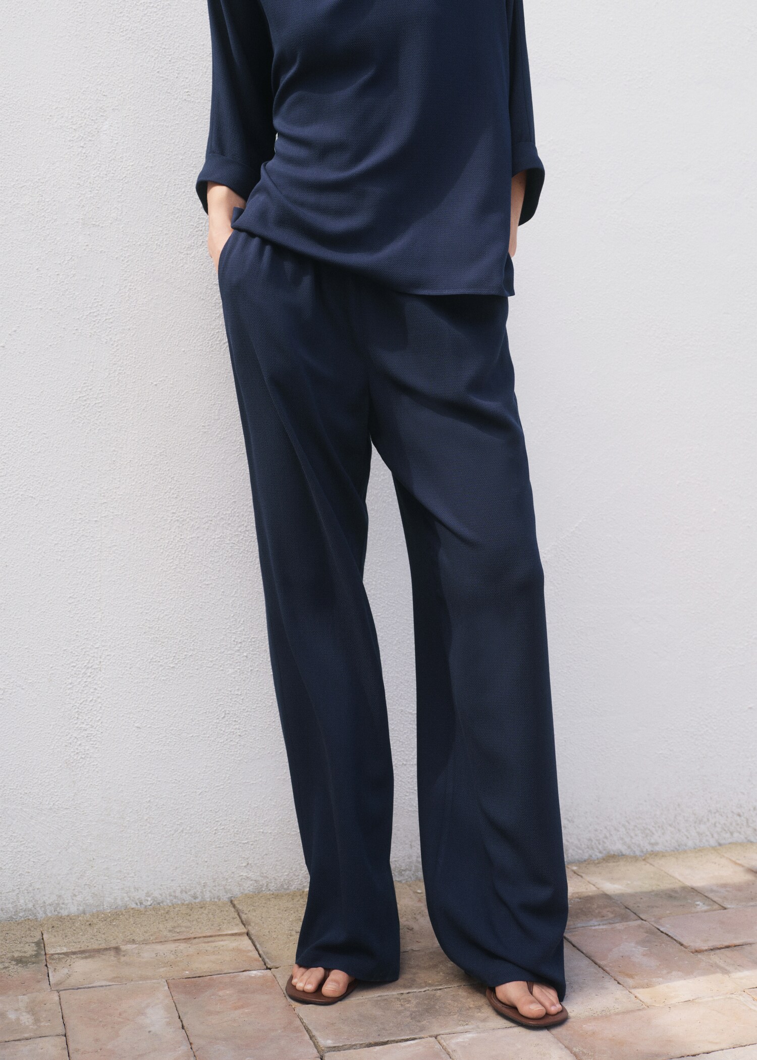 Gerade Hose mit Stretchbund - Mittlere Ansicht