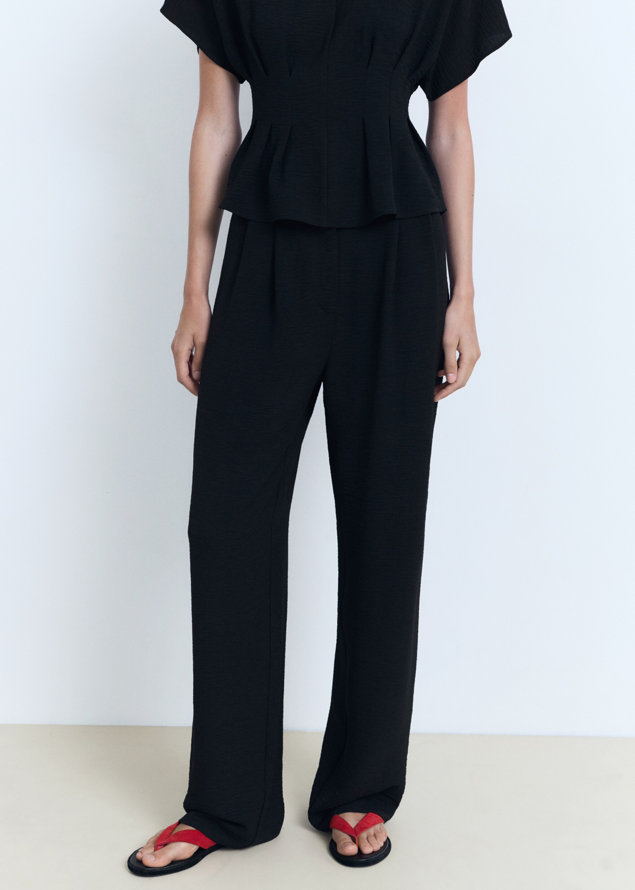 Straight-fit pleated trousers - Medium plane