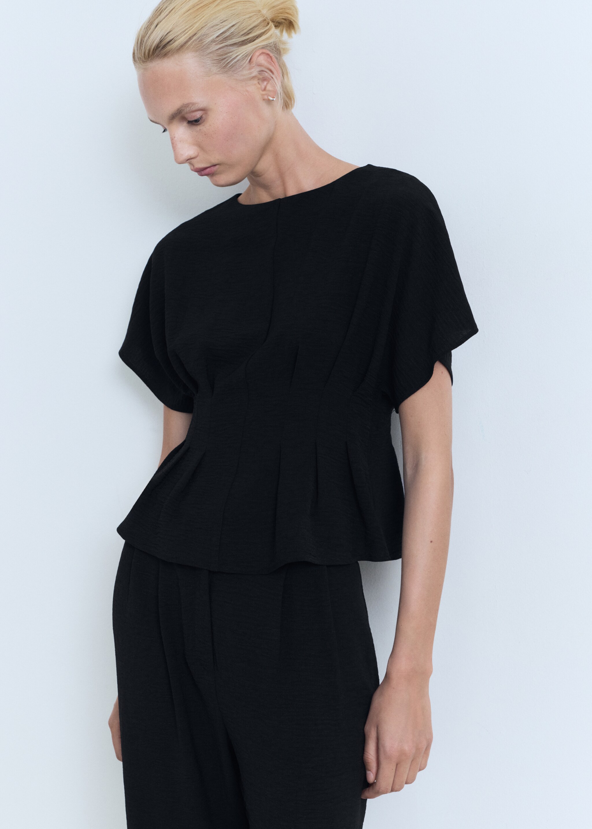 Straight-fit pleated trousers - Details of the article 1
