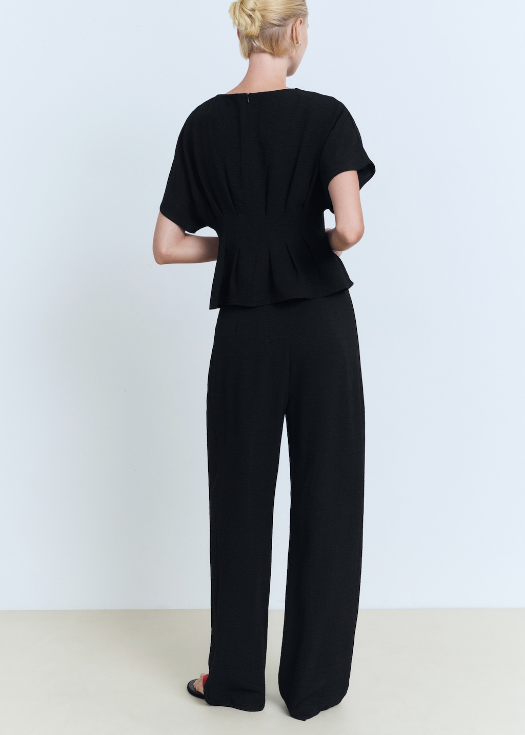 Straight-fit pleated pants