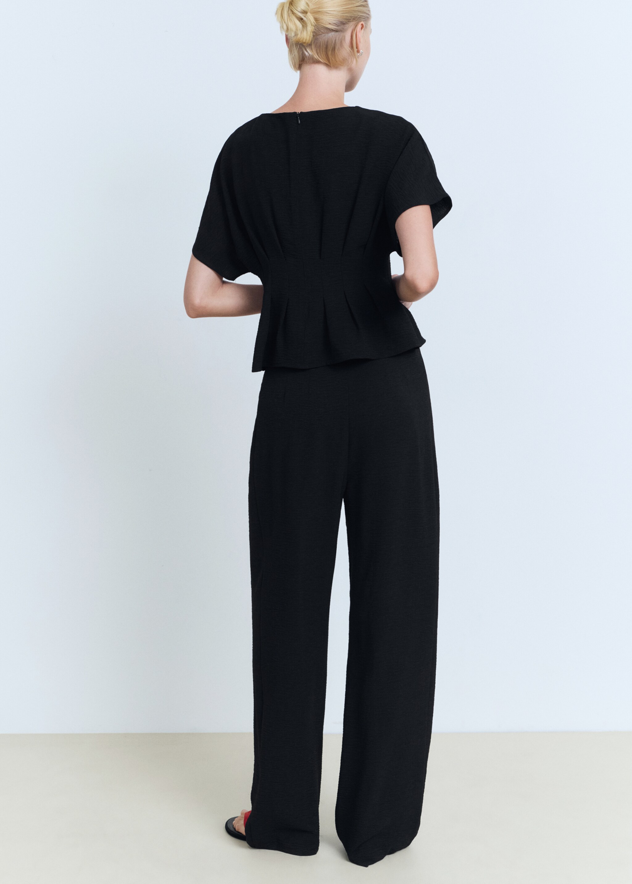 Straight-fit pleated trousers - Reverse of the article