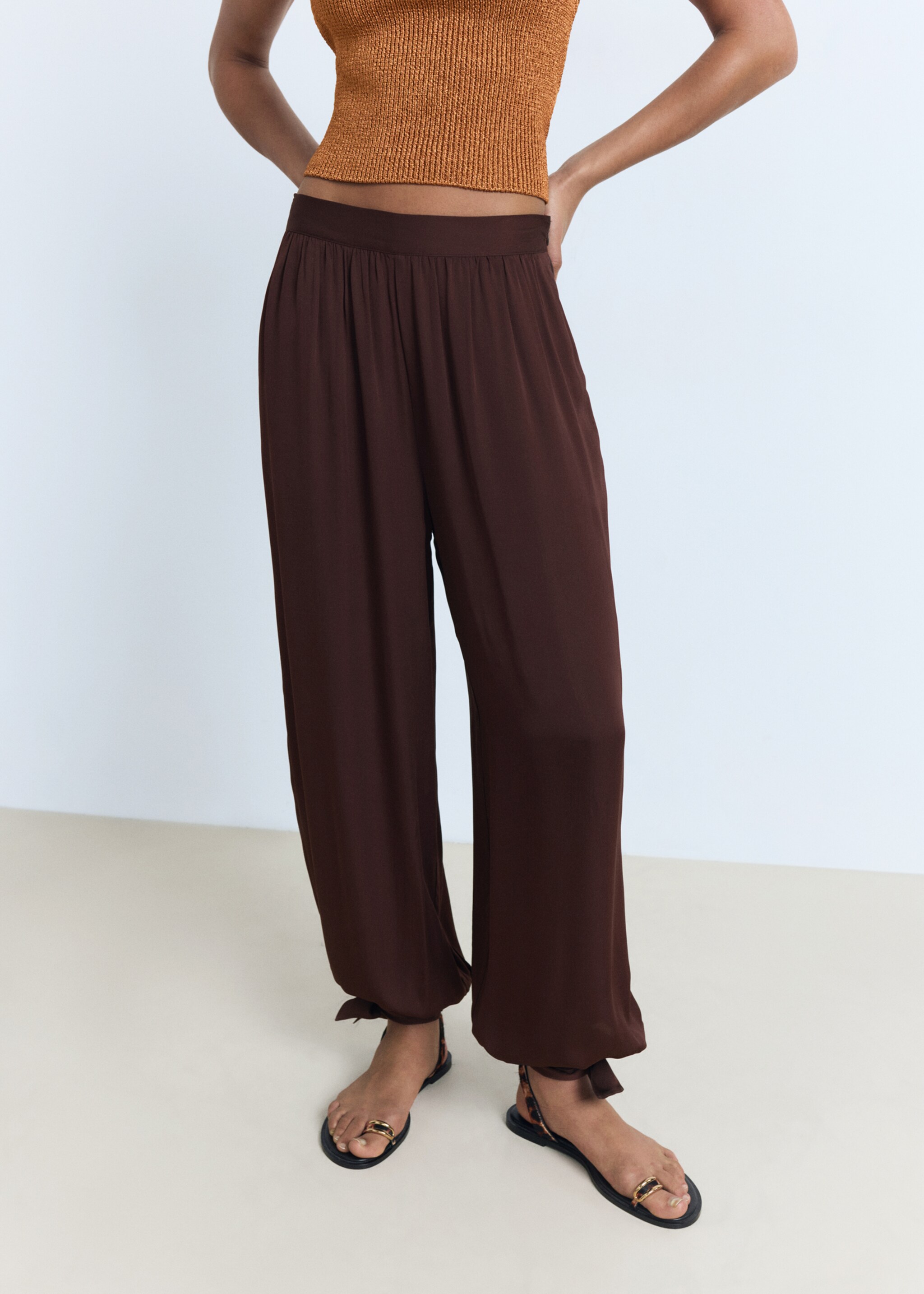 Pantalon style ballon avec rubans - Plan moyen