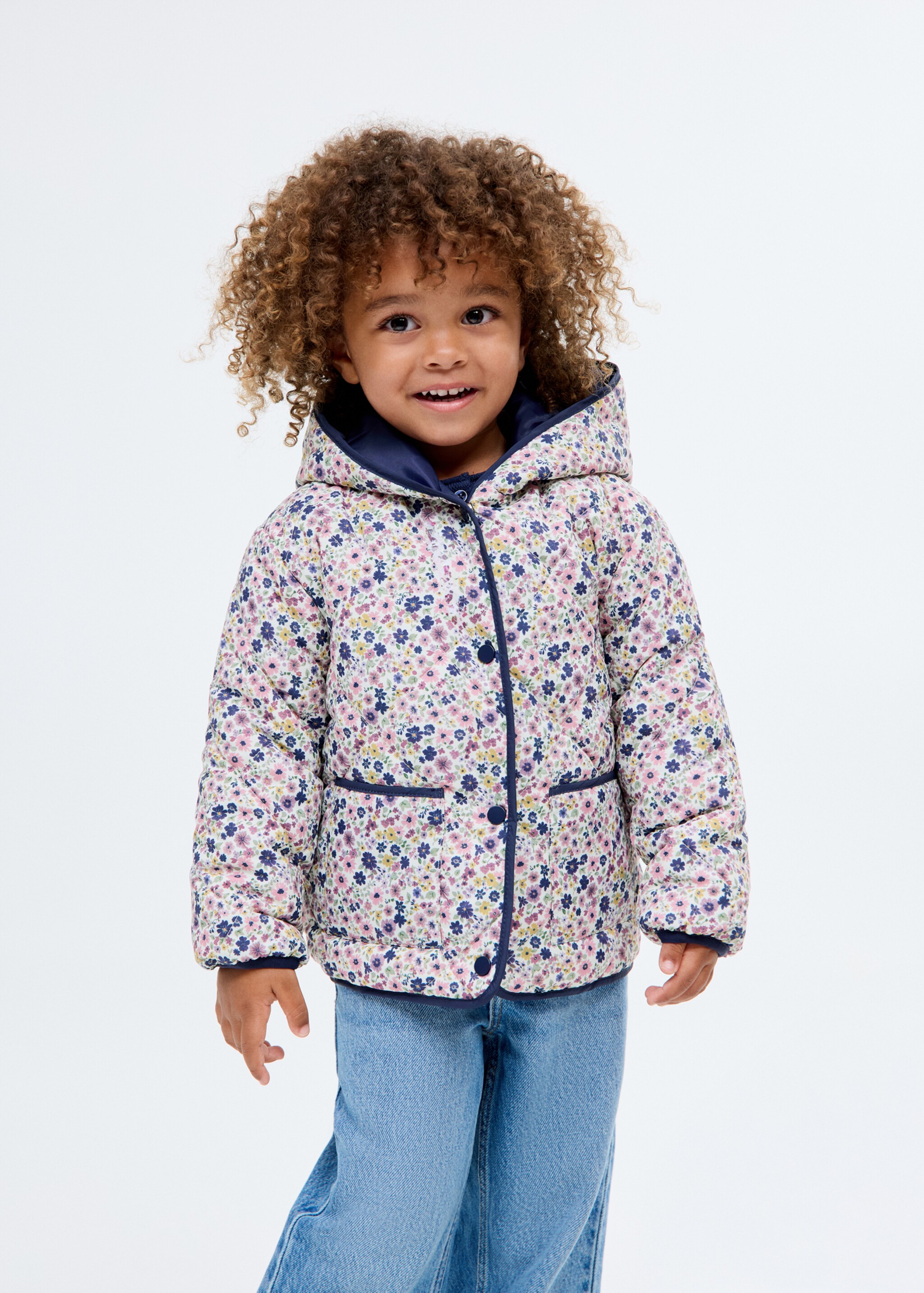 Anoraque acolchoado com estampado às flores - Plano médio