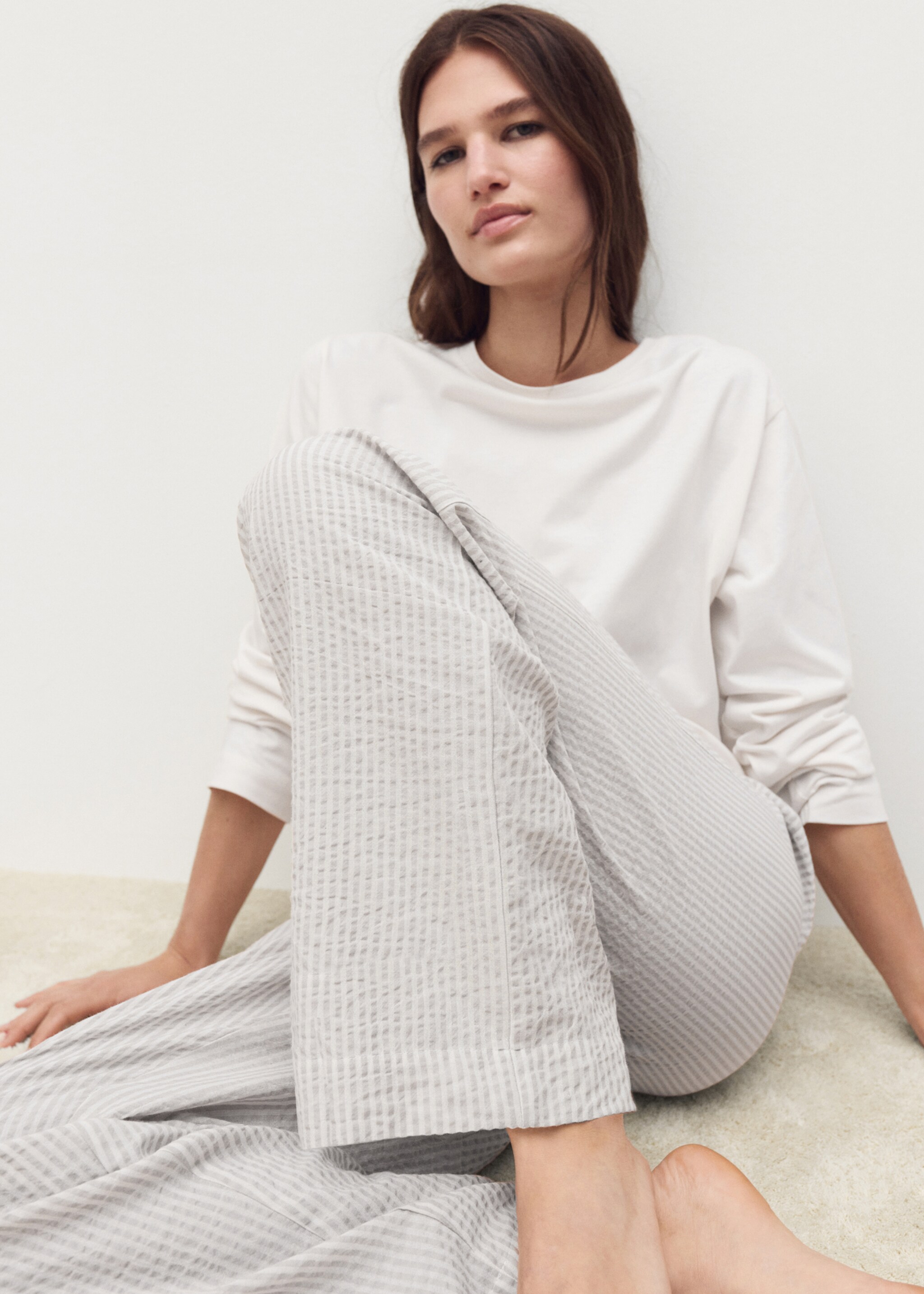 Seersucker striped two-piece pajamas - Details of the article 2