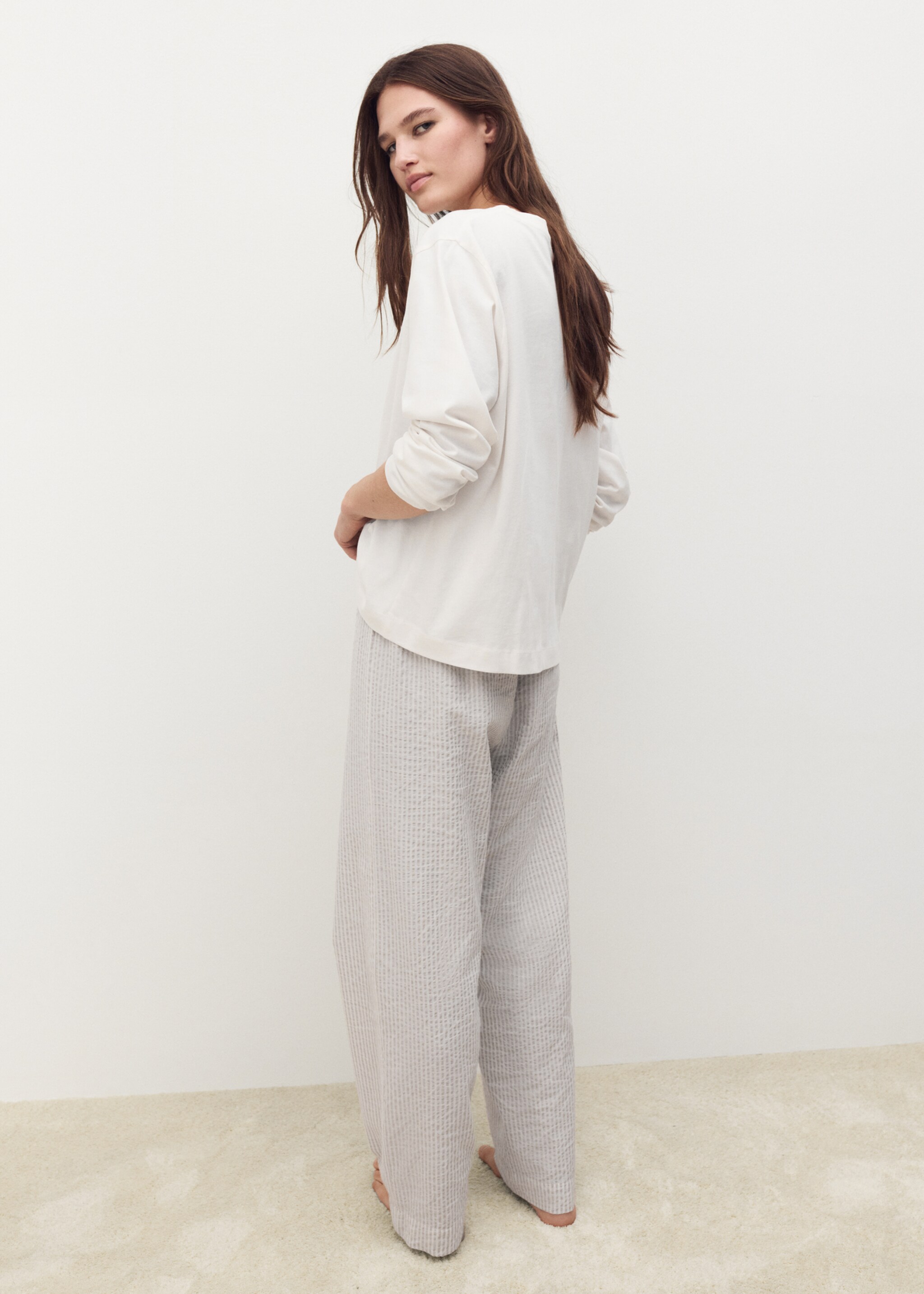 Seersucker striped two-piece pajamas - Reverse of the article