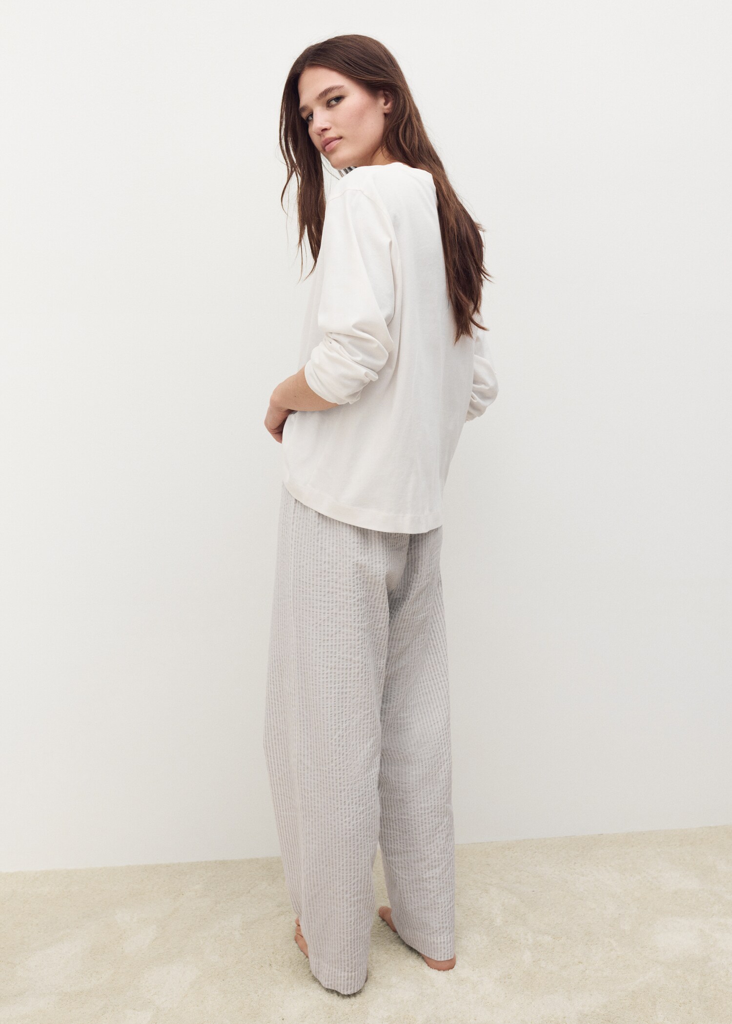 Seersucker striped two-piece pajamas - Reverse of the article