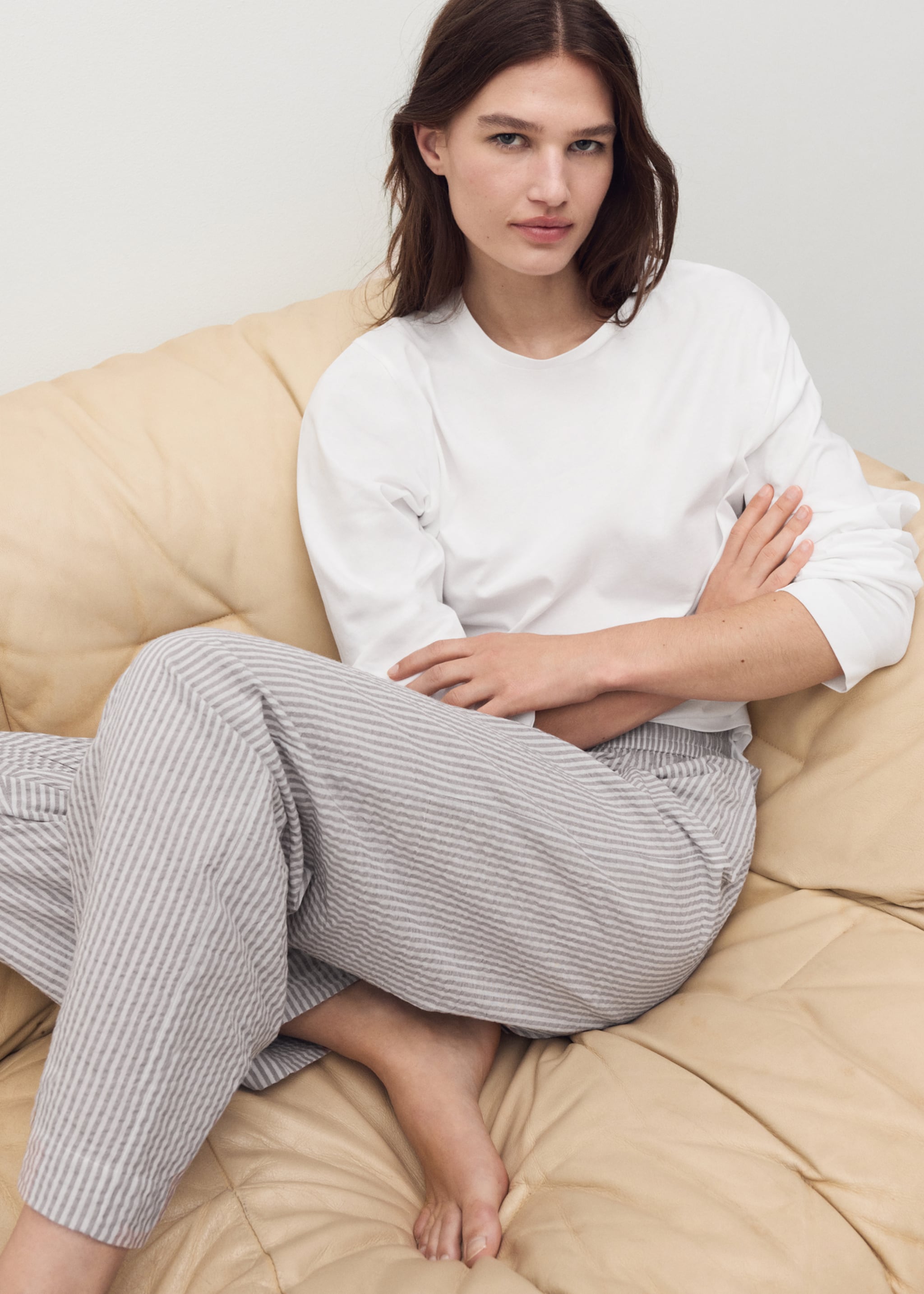 Seersucker striped two-piece pajamas - Details of the article 2