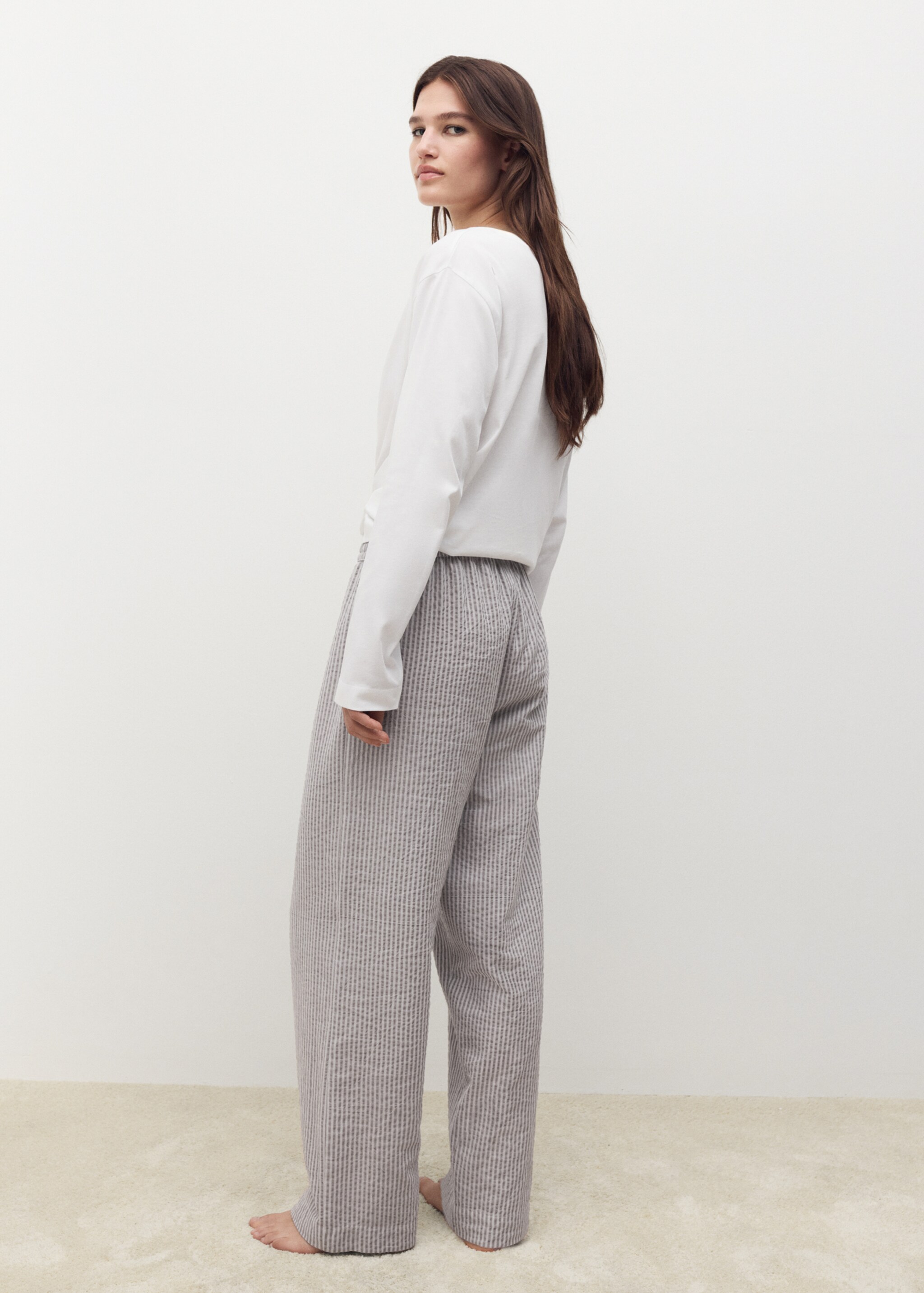 Seersucker striped two-piece pajamas - Reverse of the article