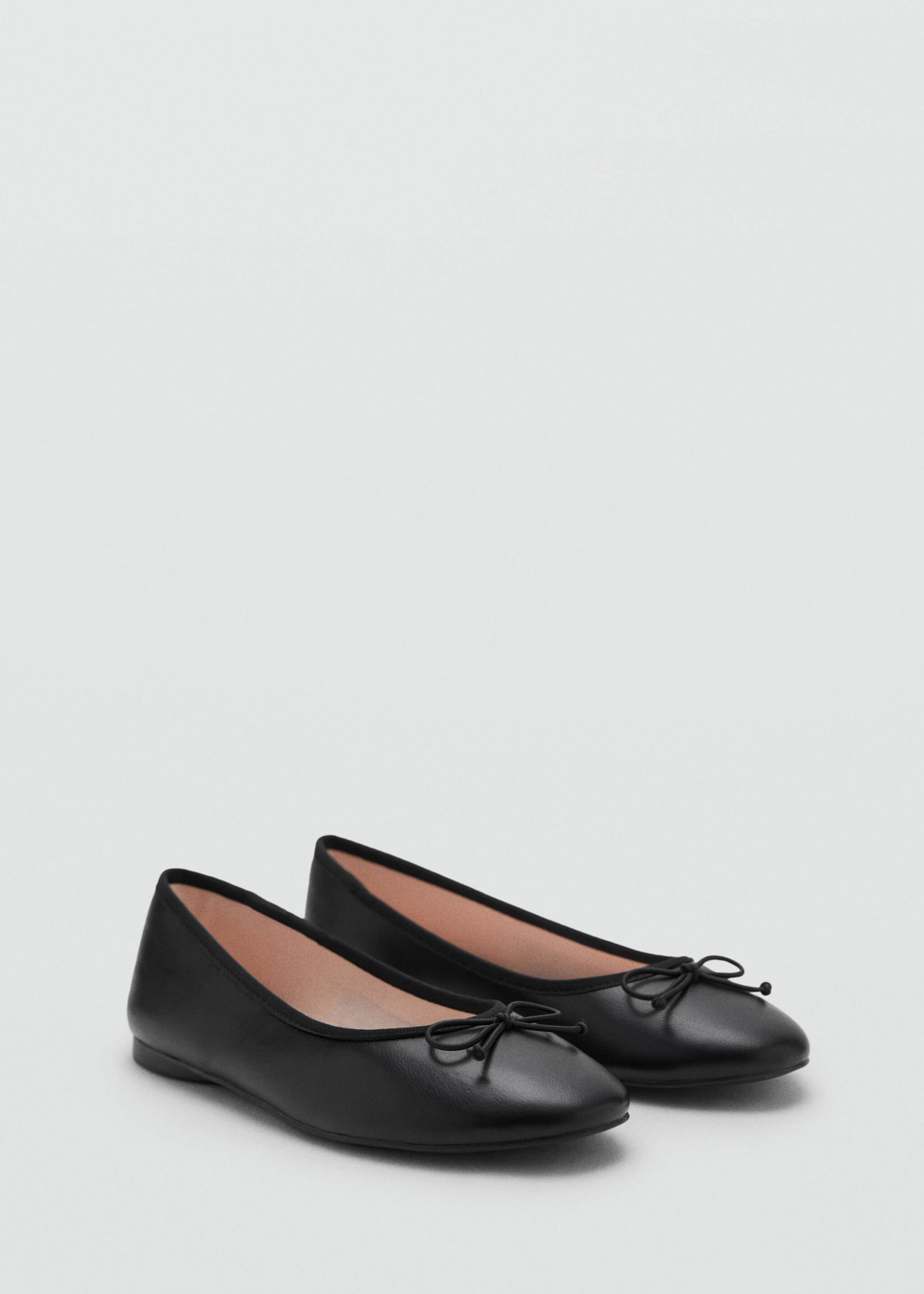 Ballerines à nœud - Plan moyen