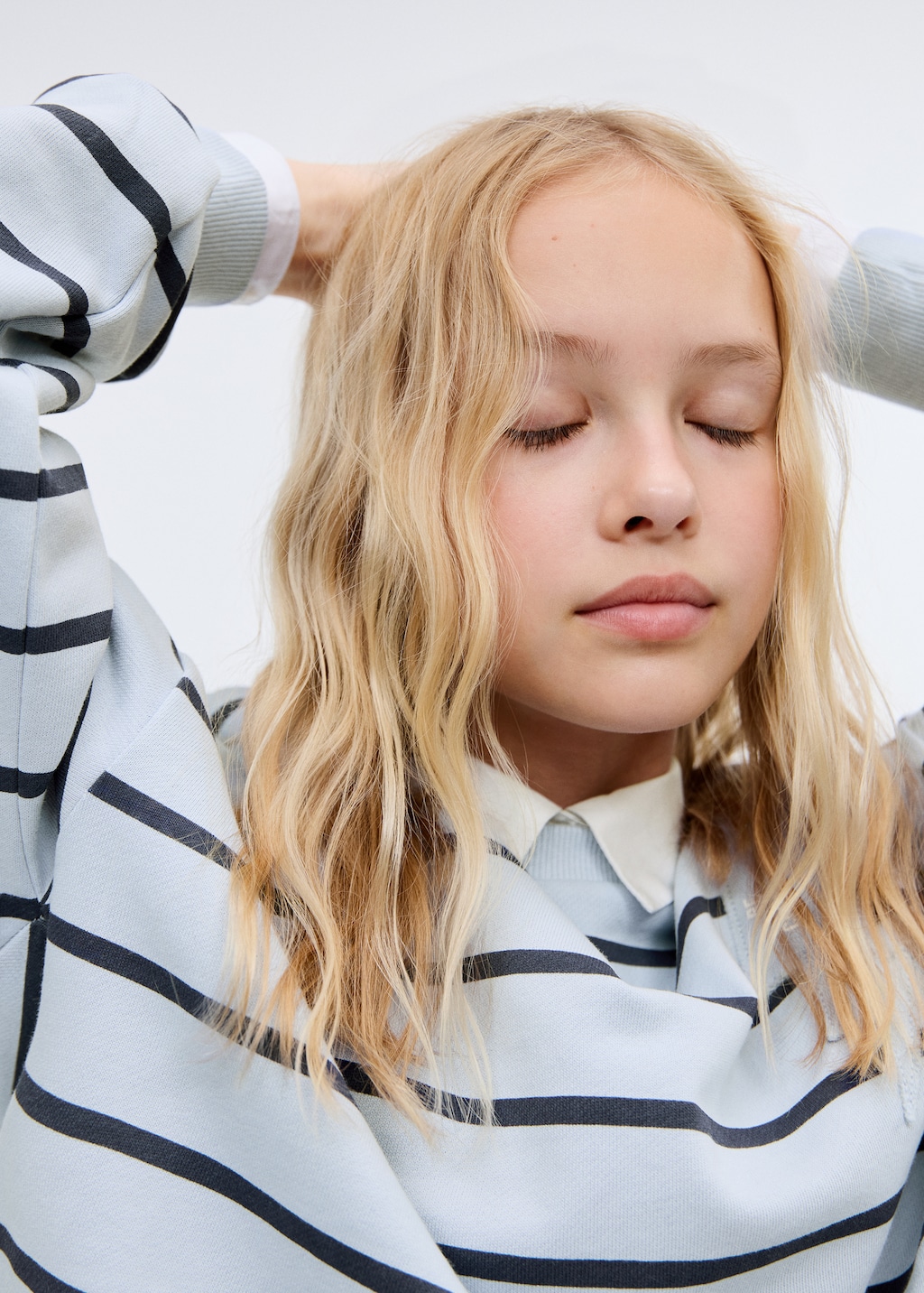 Embroidery striped sweatshirt