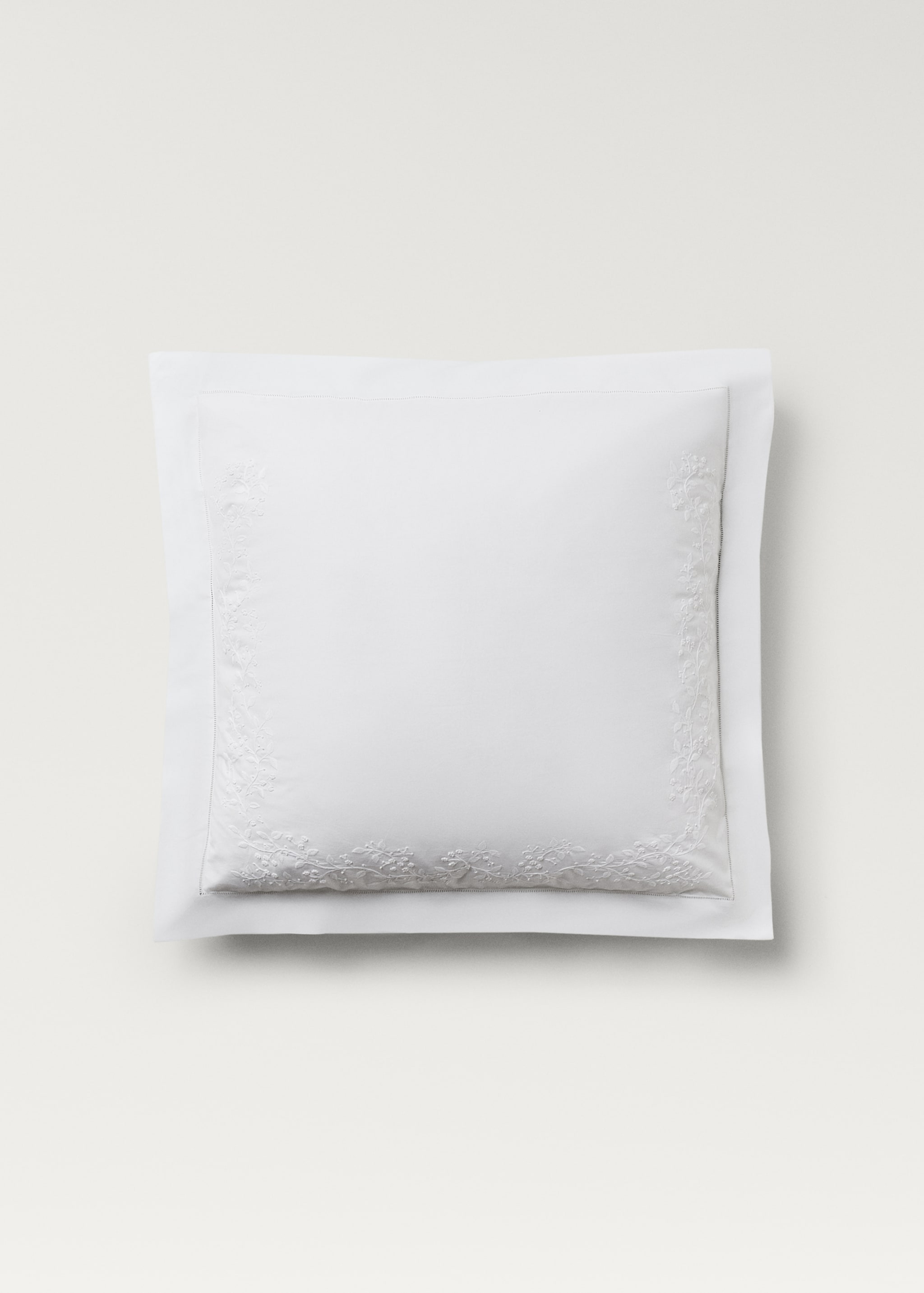 İki adet perkal pamuklu işlemeli çiçek desenli yastık kılıfı 60x60 cm - Modelsiz ürün