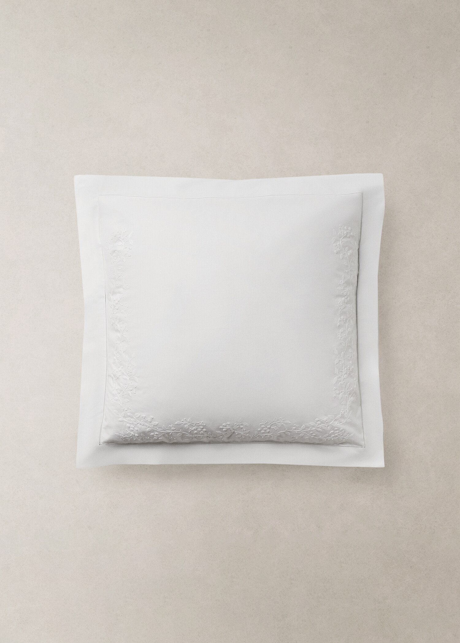 Two cotton percale pillowcases with embroidered flowers 60x60 cm - Details of the article 7