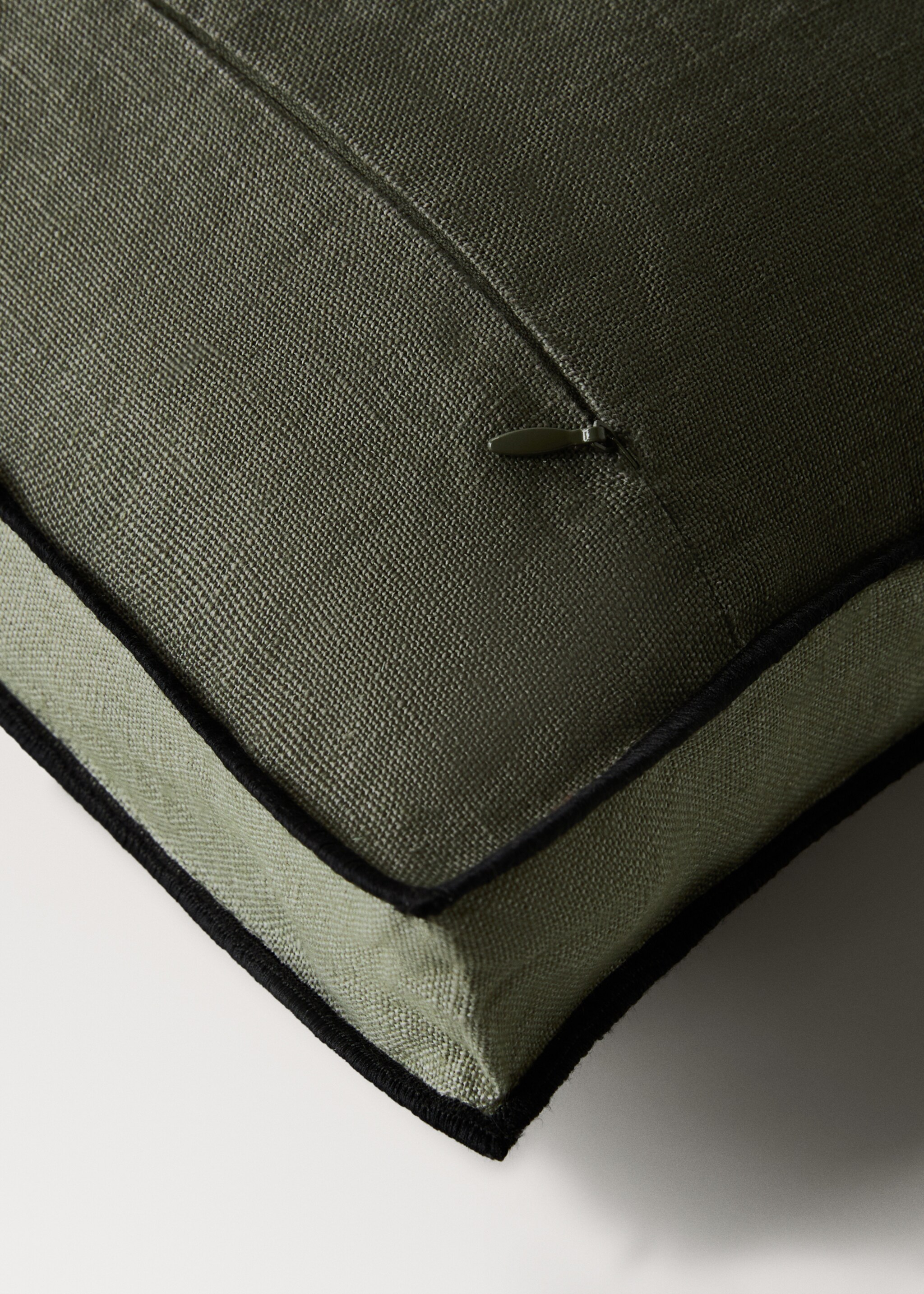Bicolour linen cushion cover 45x45 cm - Details of the article 3