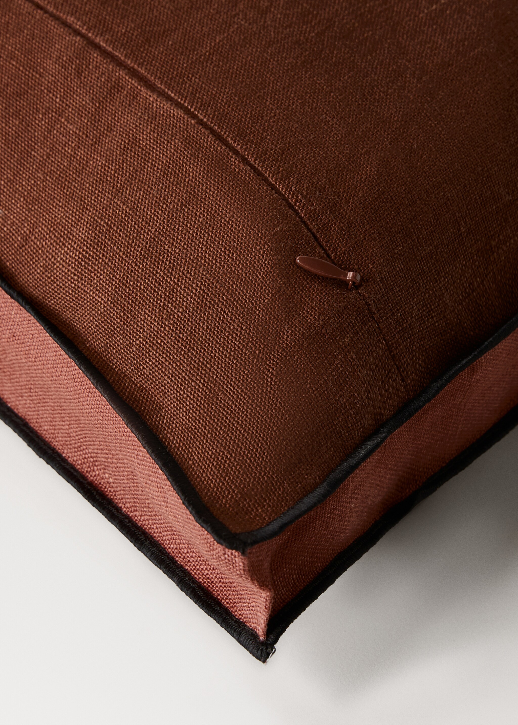Bicolour linen cushion cover 45x45 cm - Details of the article 3