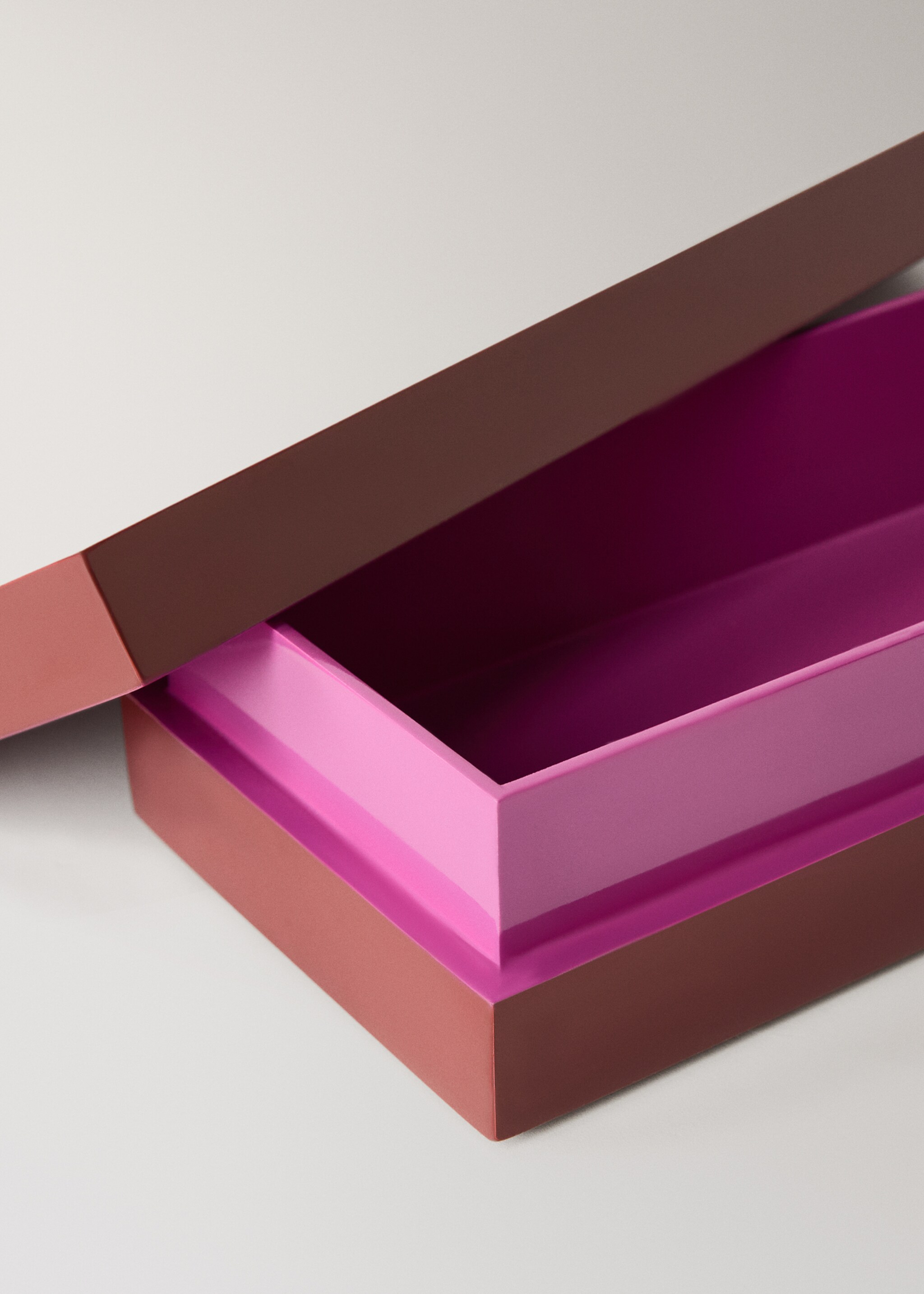 Rectangular two-tone lacquered box - Details of the article 2, Brown. Ref: 17013322-00.
