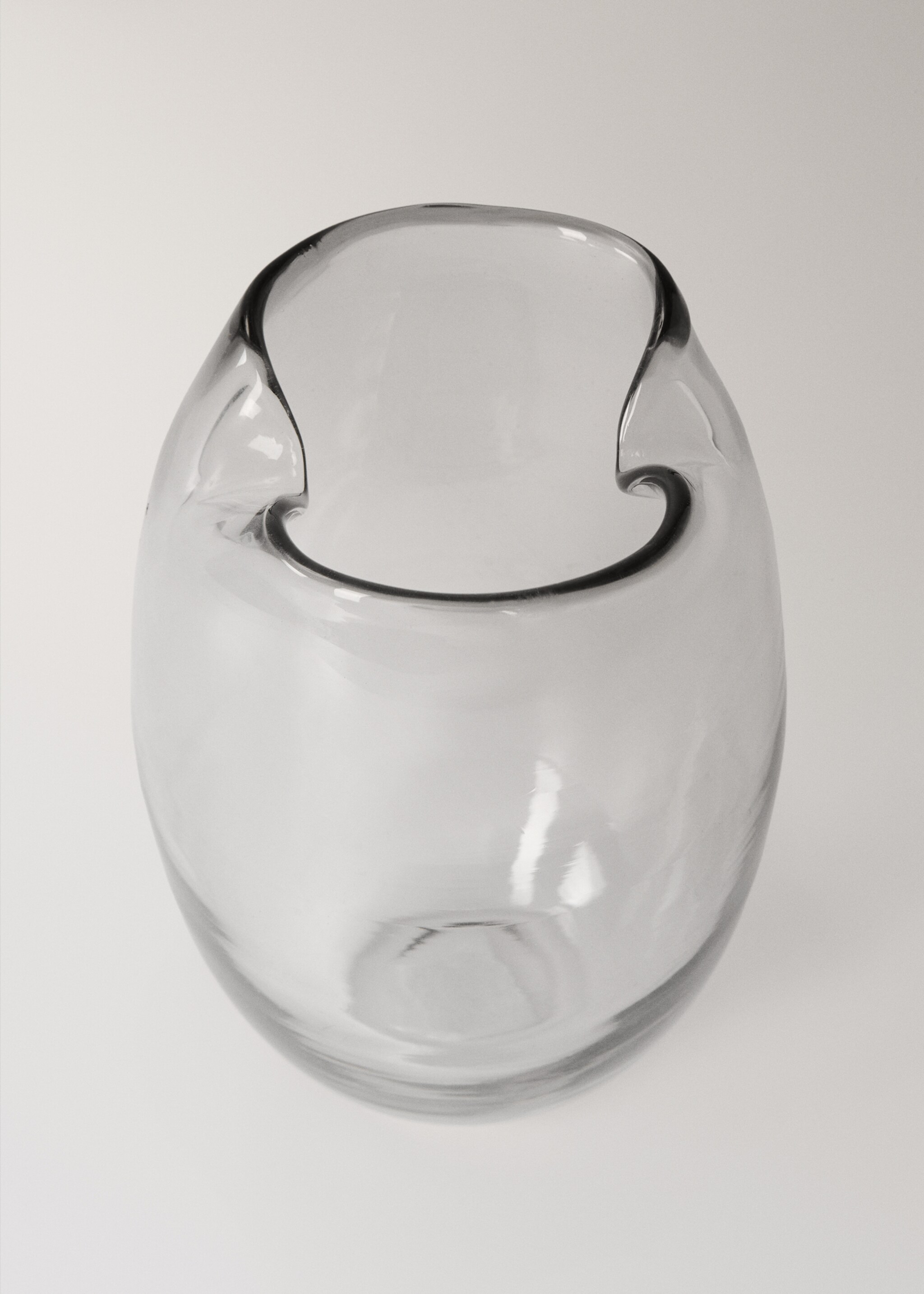 Irregular recycled glass vase - Details of the article 1, Ice Grey. Ref: 17013323-00.