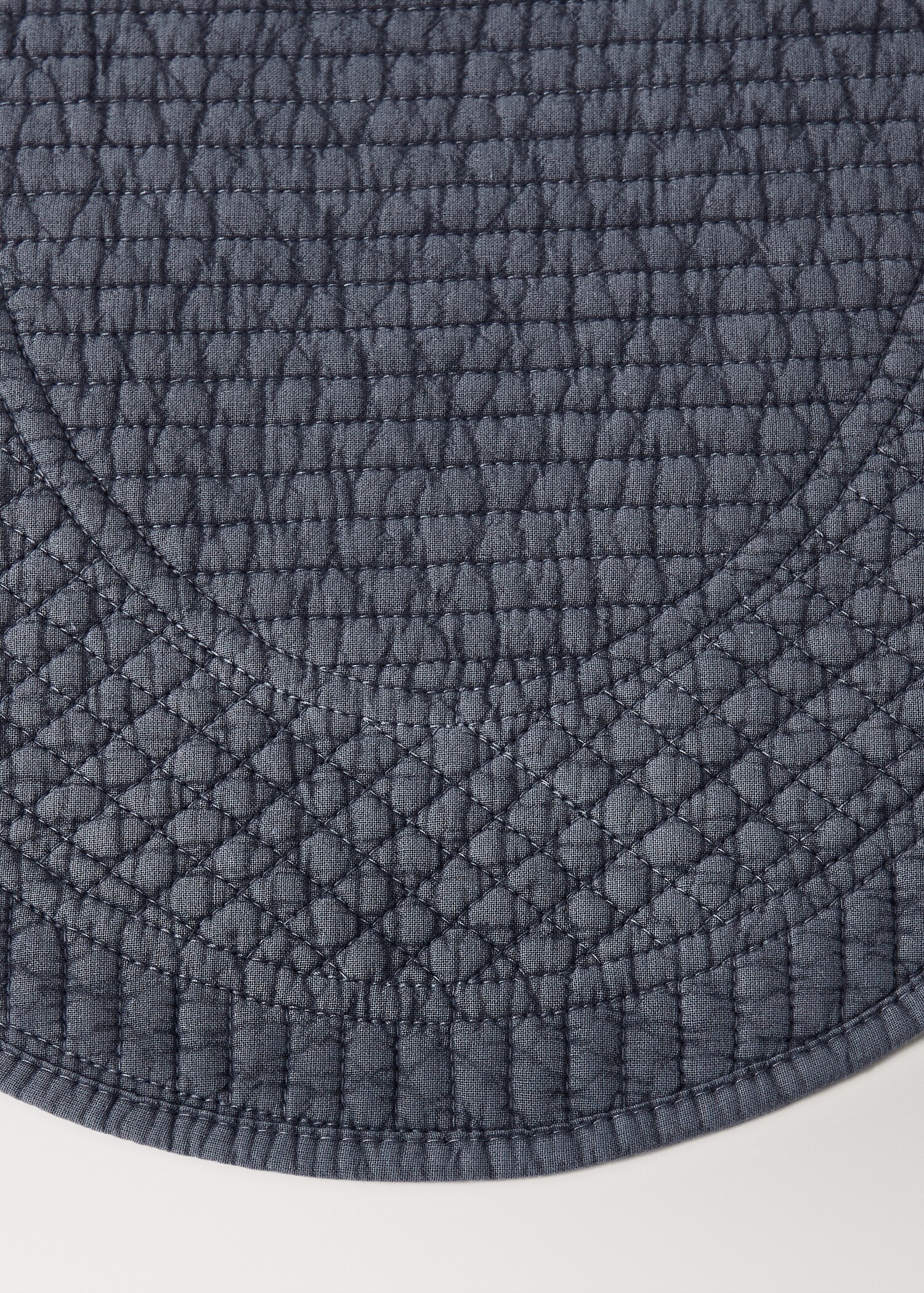 Oval quilted placemat - Details of the article 1
