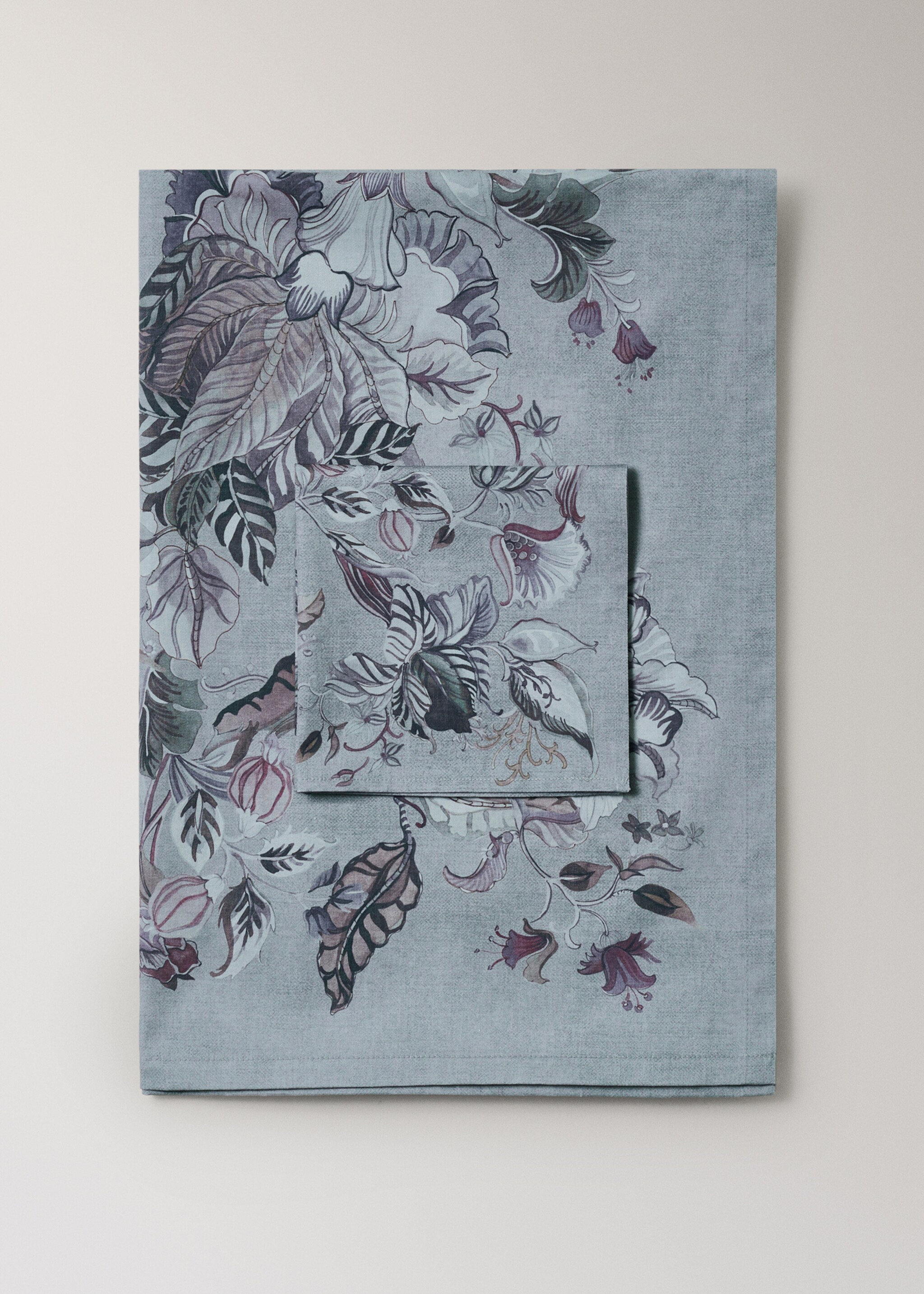 Floral cotton tablecloth for 6 to 8 guests - Article without model, Ink Blue. Ref: 17013330-00.