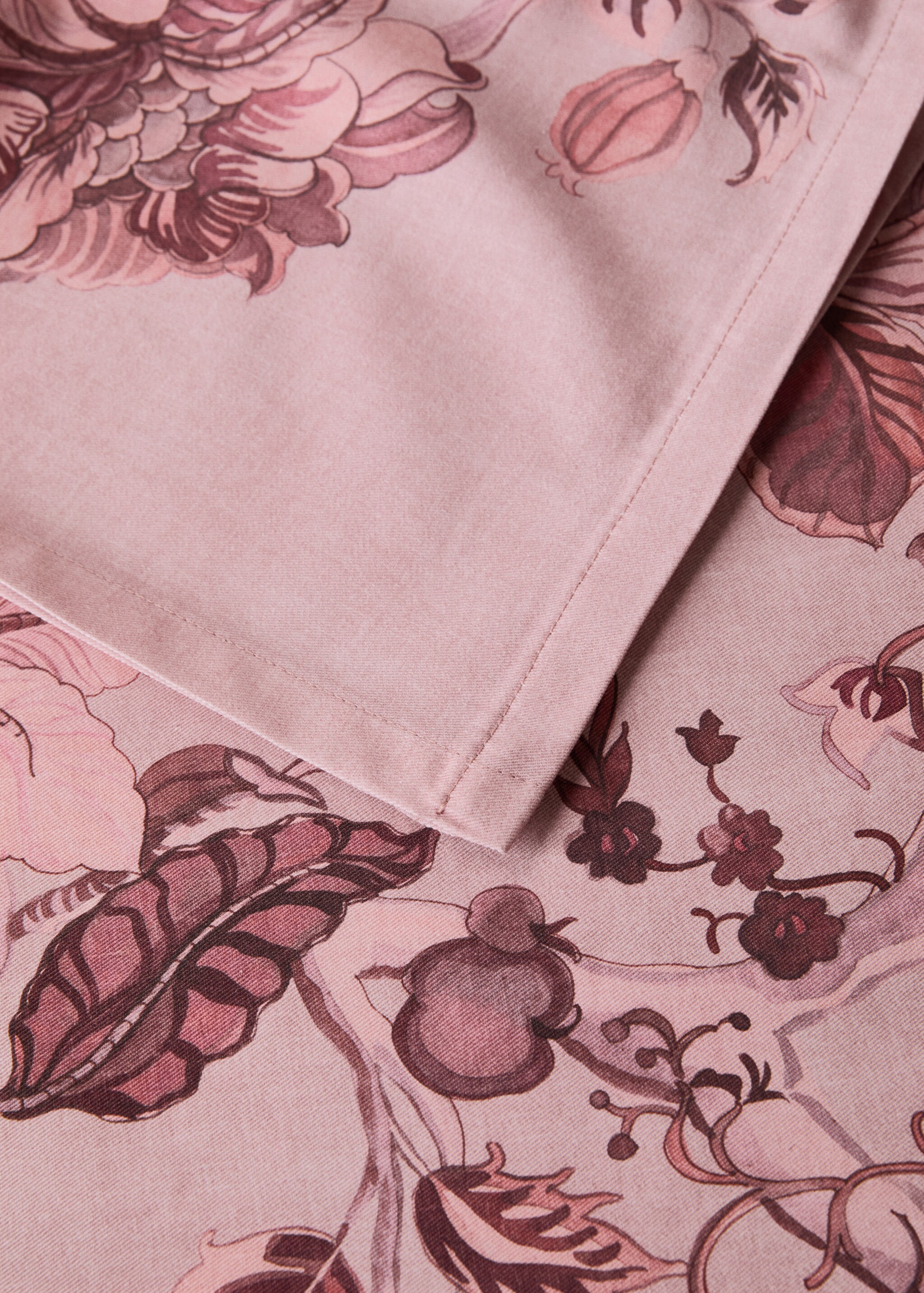 Cotton tablecloth with floral design for 6 to 8 diners - Details of the article 1, Cherry. Ref: 17013330-00.
