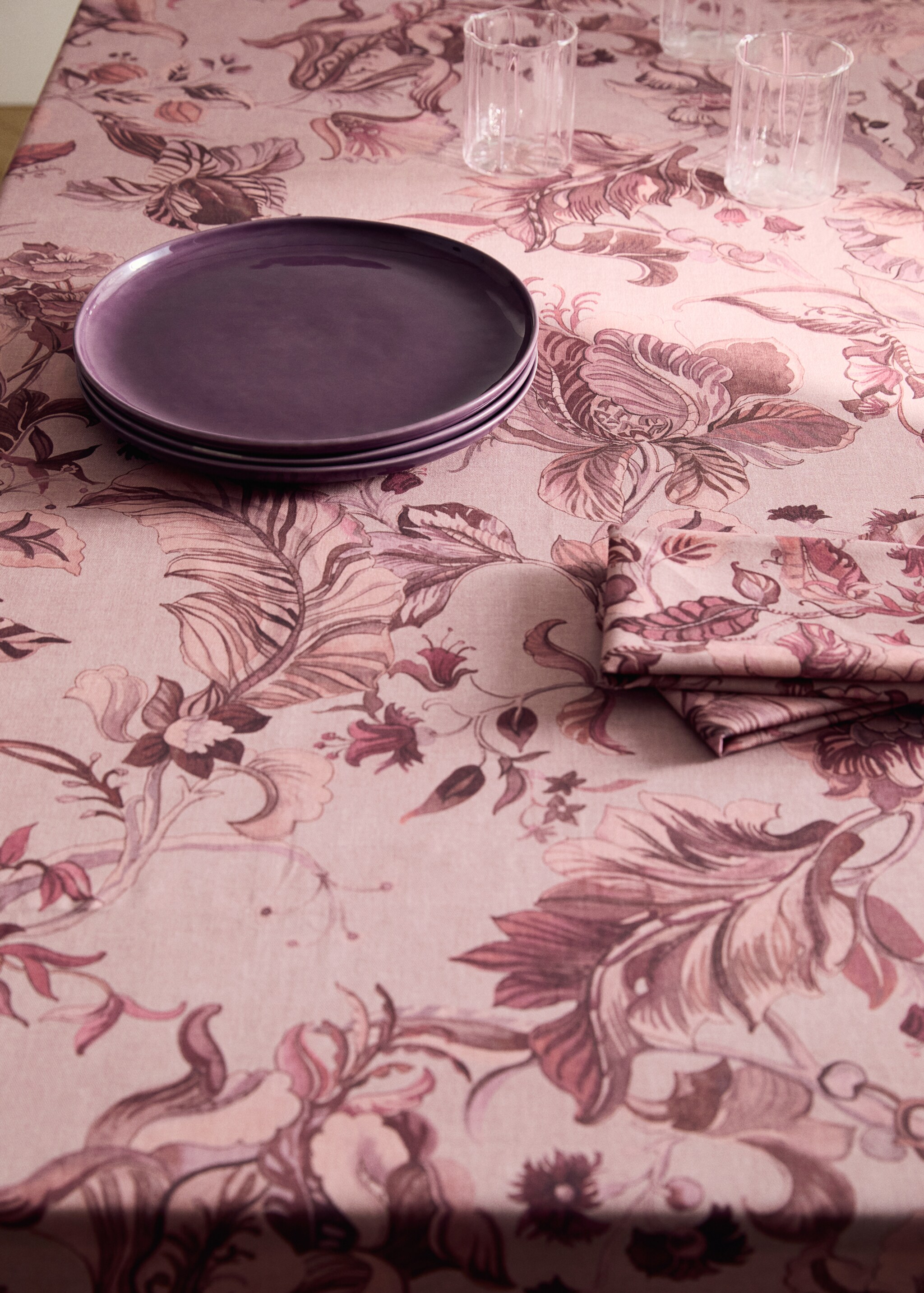 Cotton tablecloth with floral design for 6 to 8 diners - Details of the article 7, Cherry. Ref: 17013330-00.