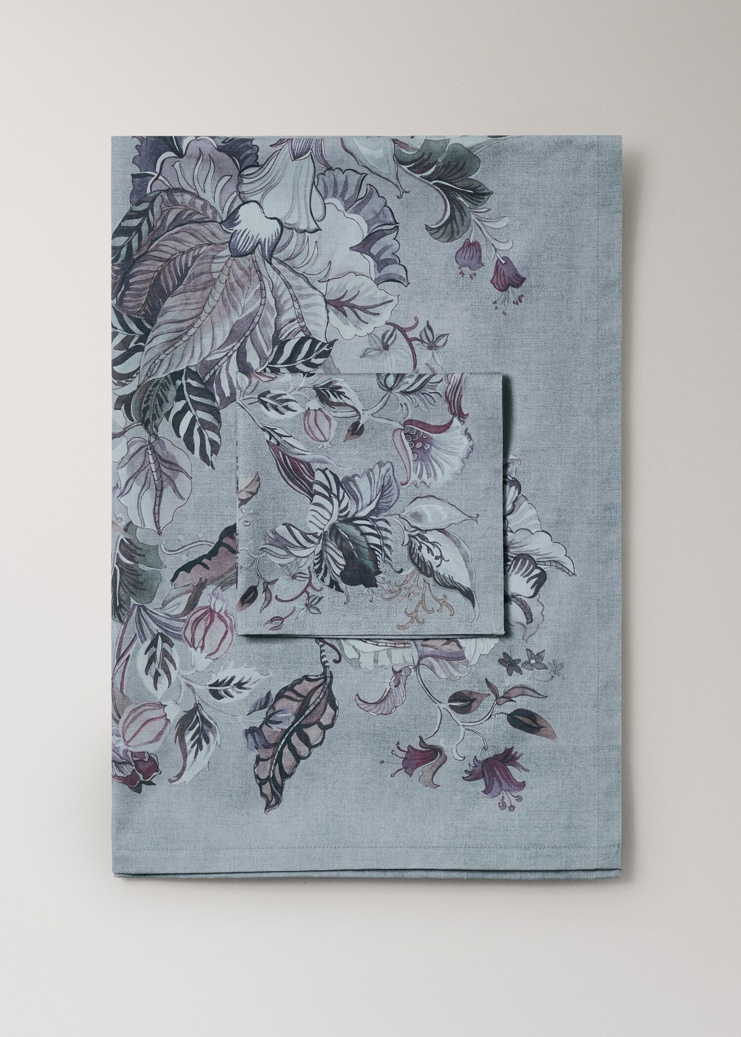 Cotton tablecloth with floral design for 2 to 4 people - Article without model