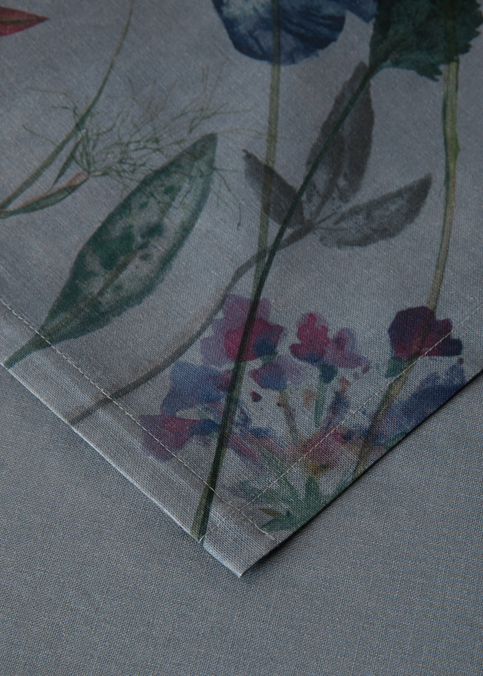 Tablecloth vansapat - Details of the article 1, Ink Blue. Ref: 17013335-00.